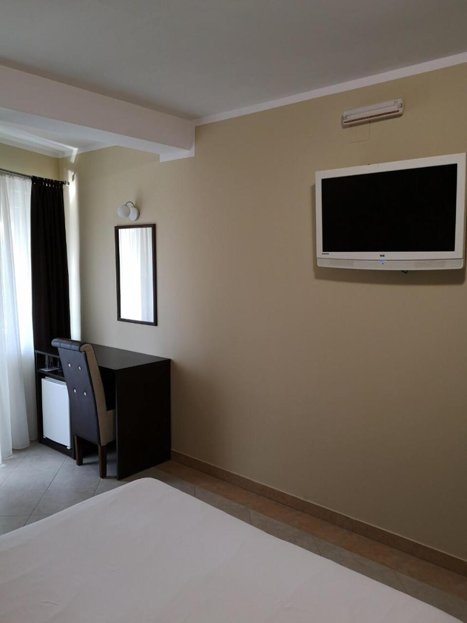 Double Room with Balcony - Photo 7