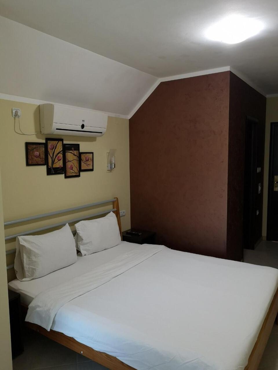 Double Room with Balcony - Photo 1