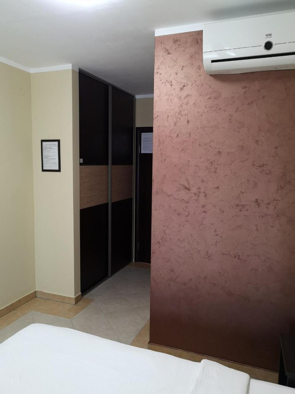 Double Room with Balcony - Photo 4