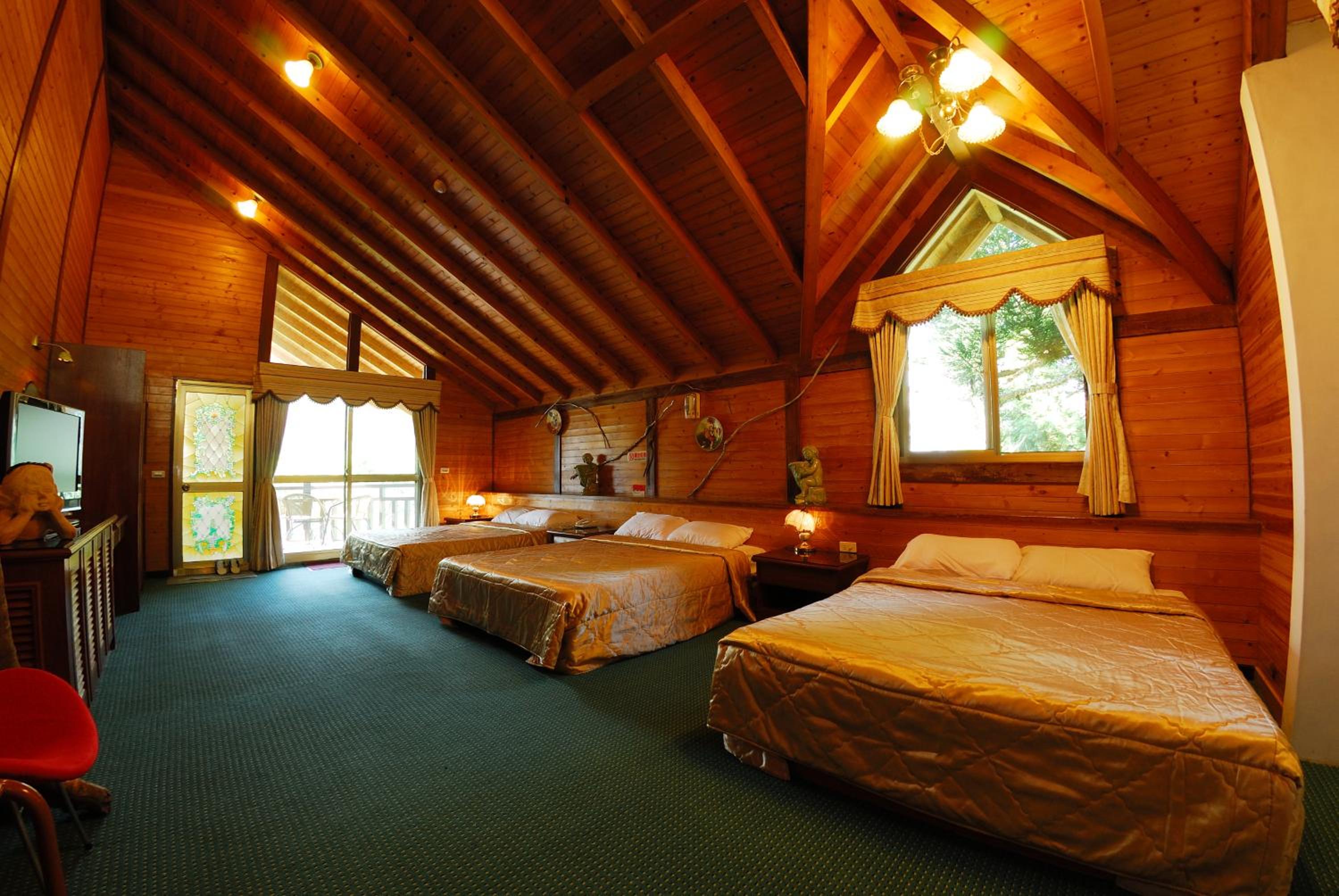 Family Room with Mountain View photo 2