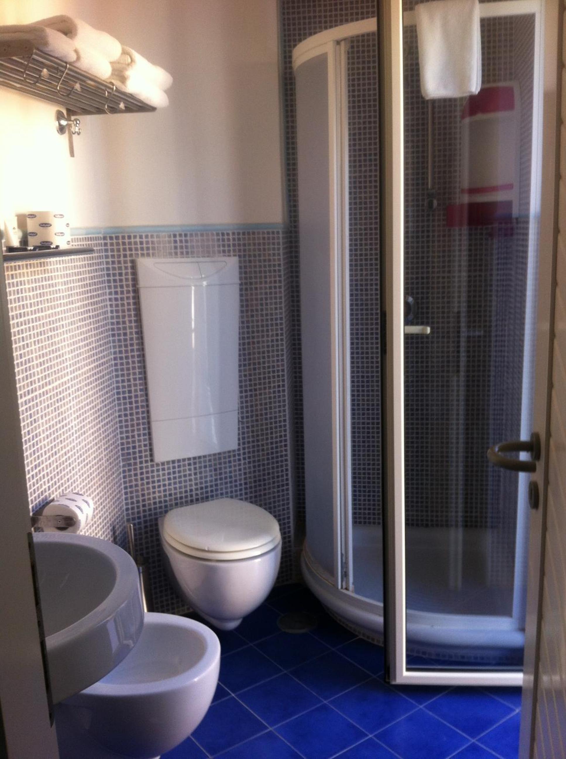 Double or Twin Room - Photo 14