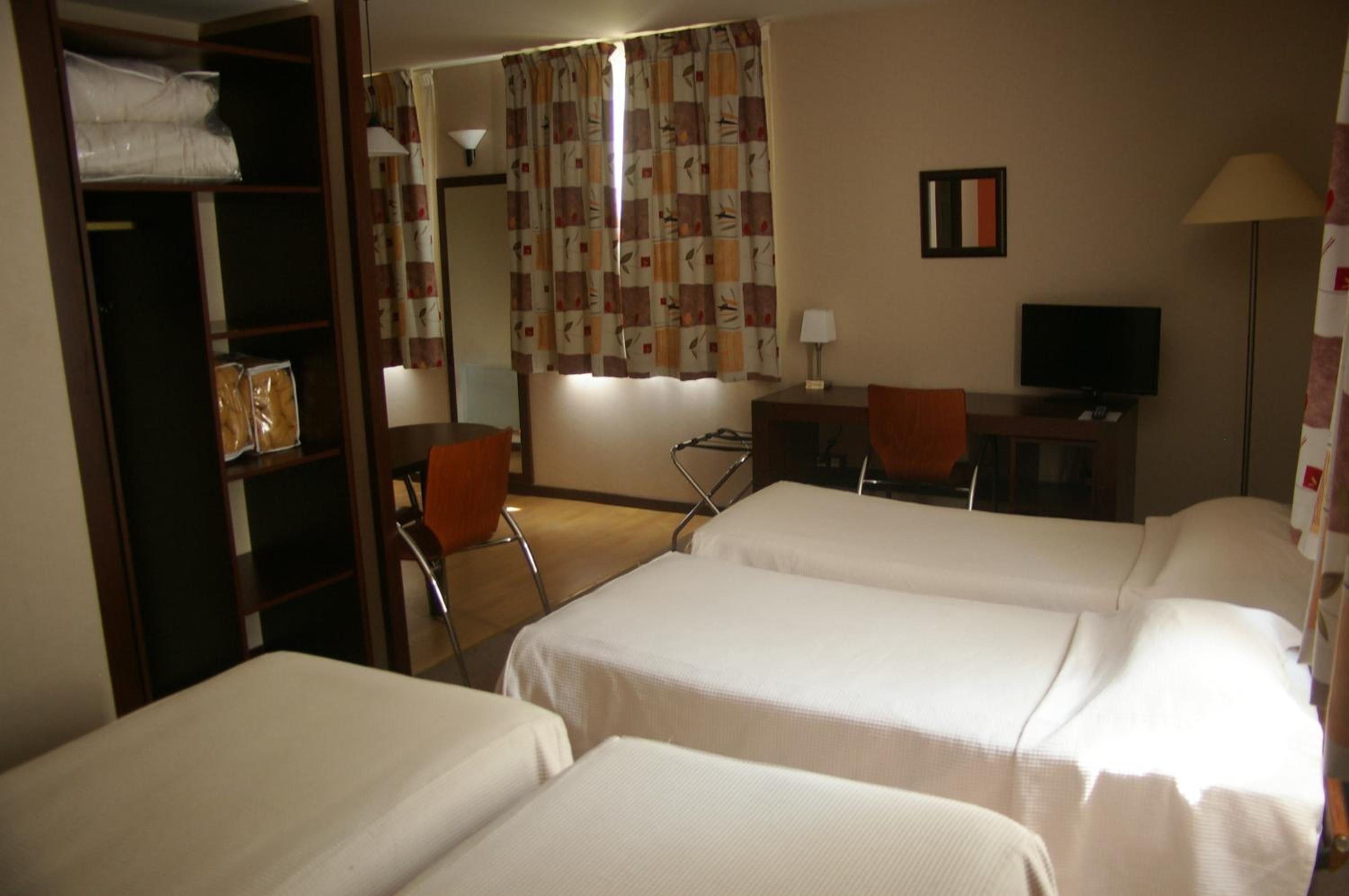 Comfort Family Room - Photo 2
