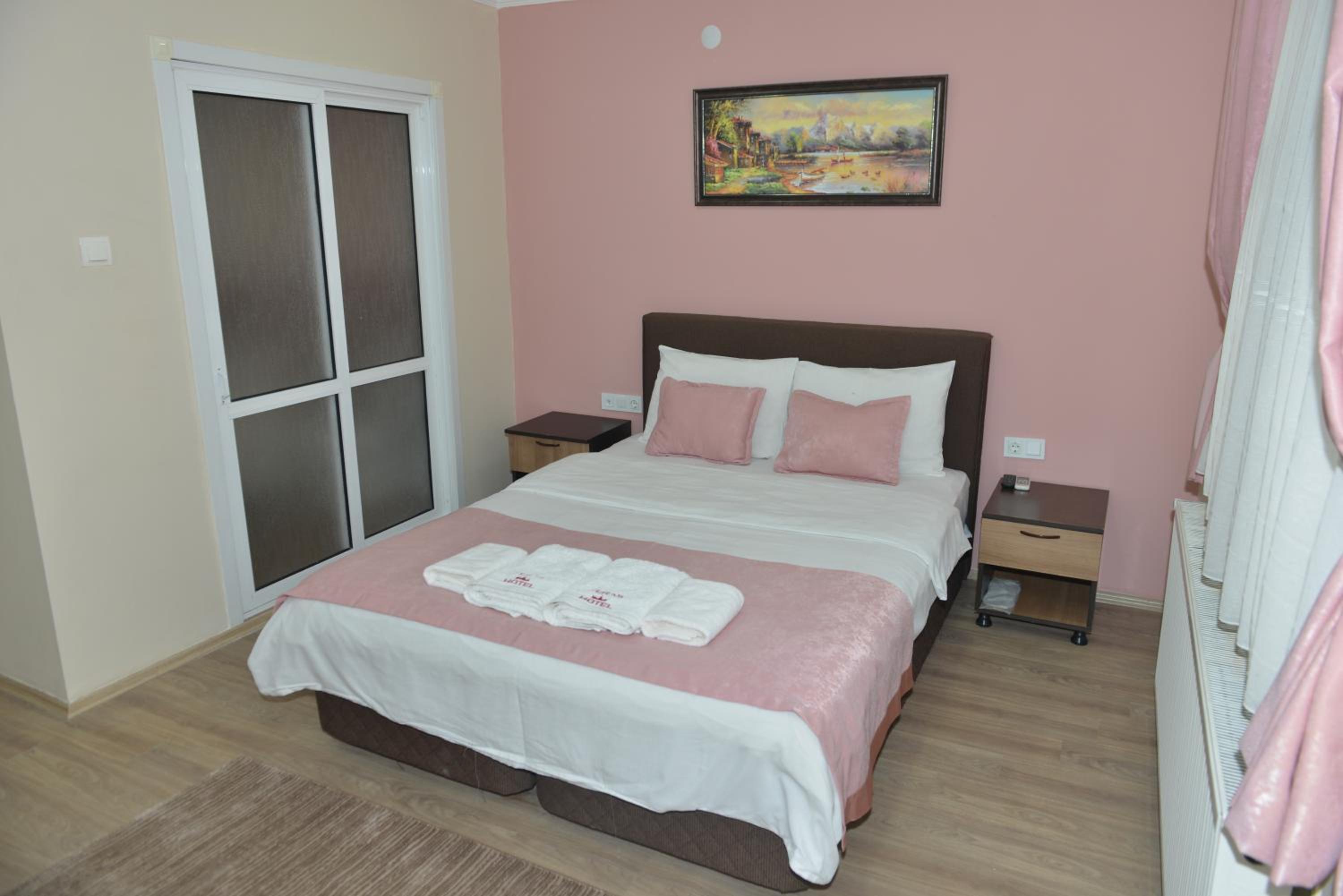 Deluxe Double Room with Shower photo 2