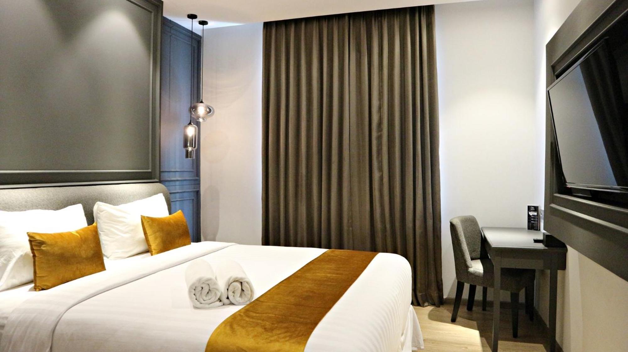Royal Suite king Room (Hollywood Bed)