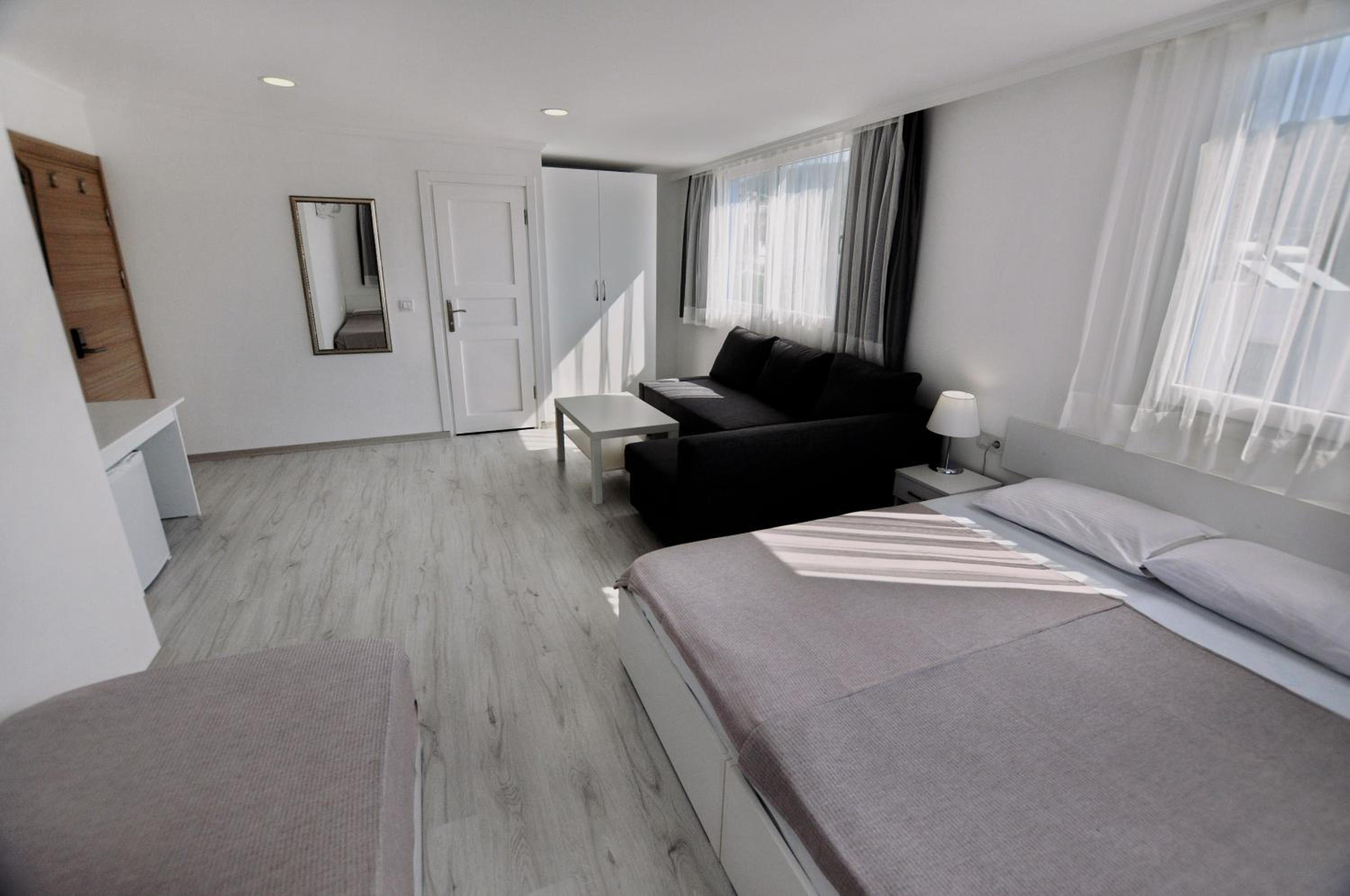 Deluxe Suite photo 3