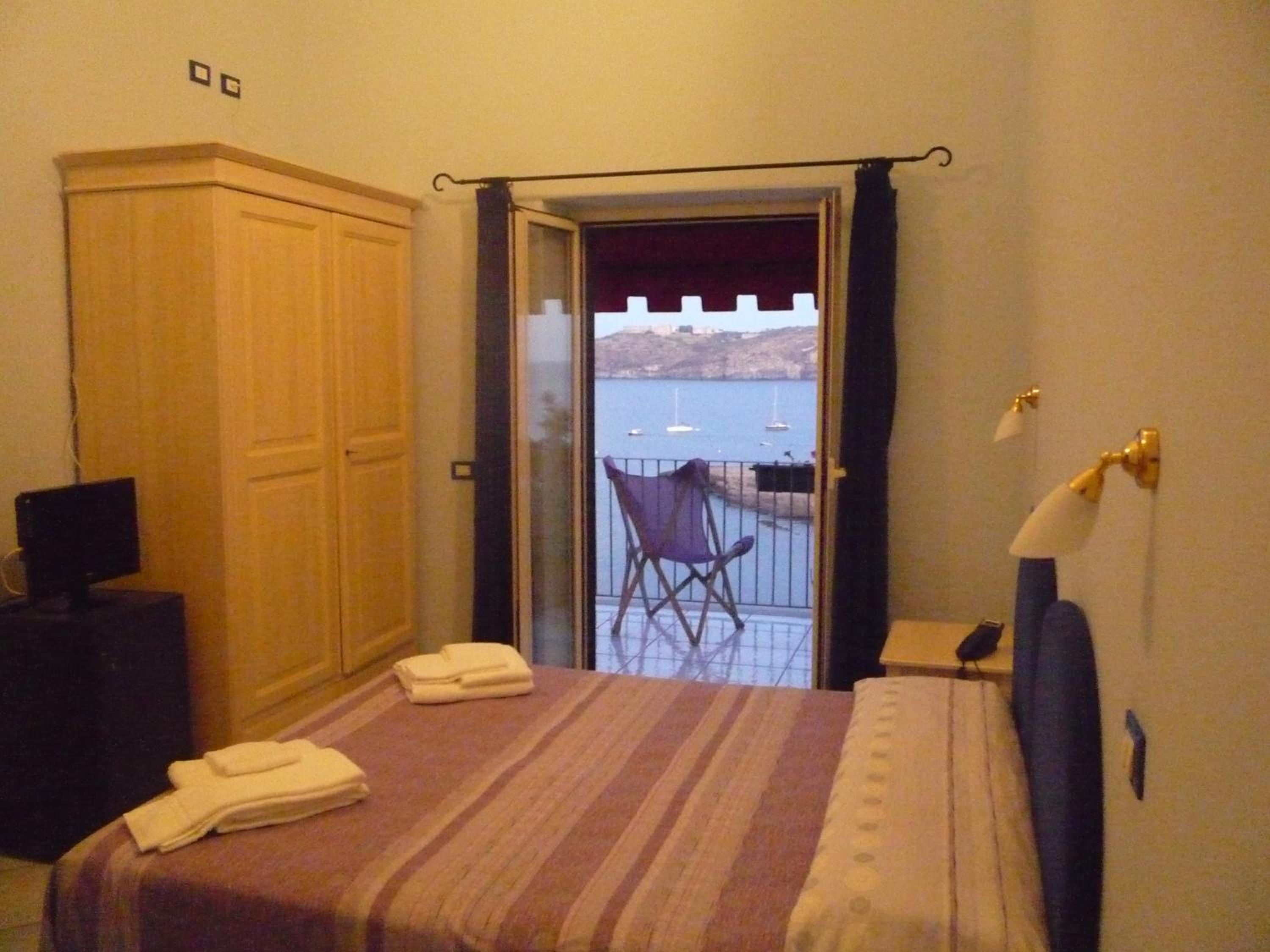 Double or Twin Room - Photo 2