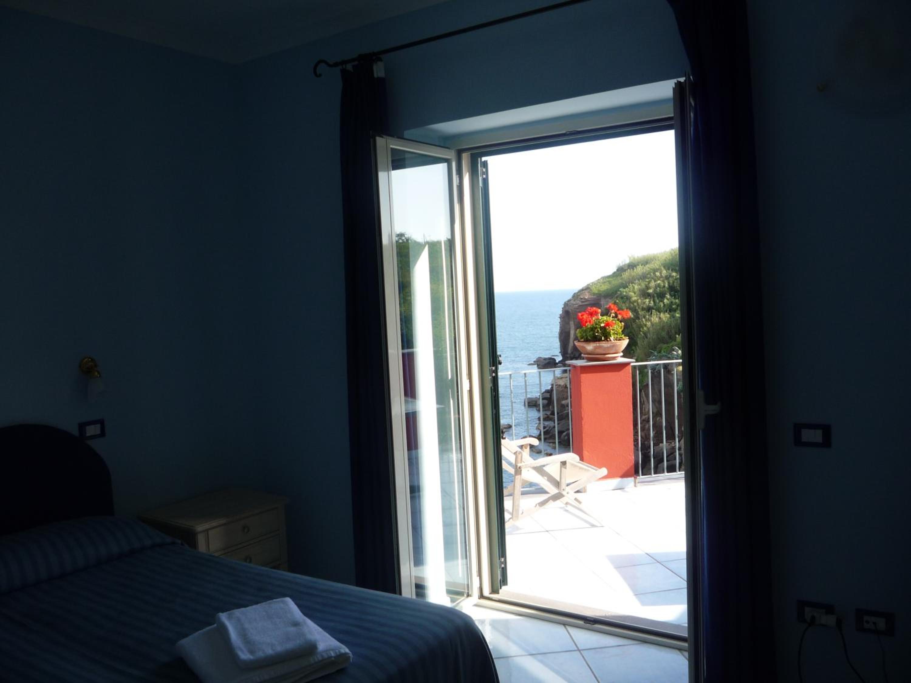 Double or Twin Room - Photo 12
