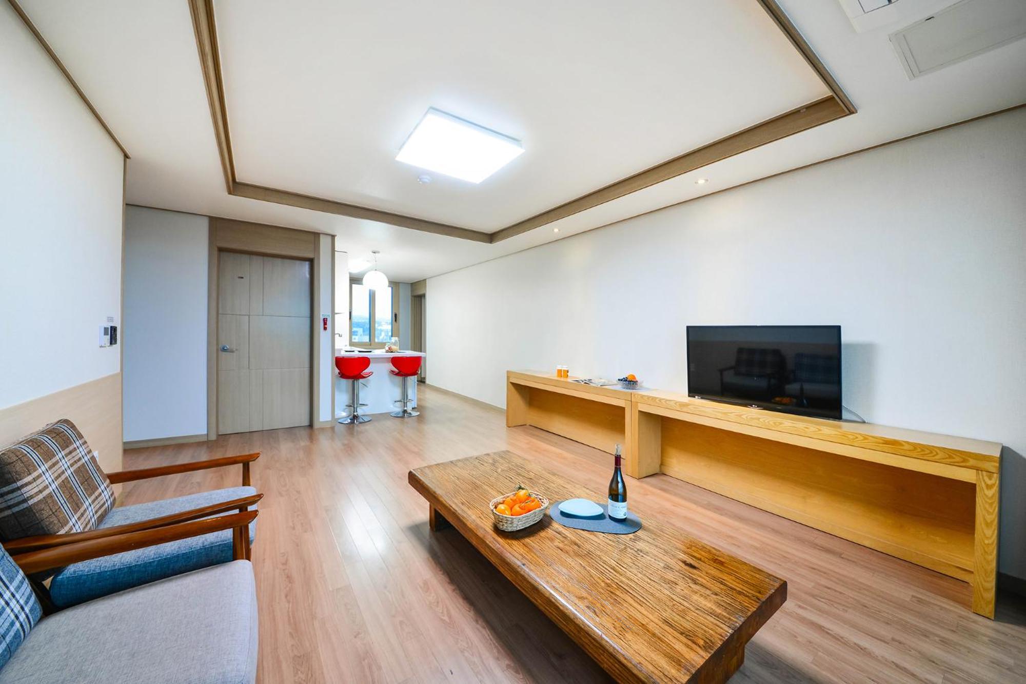 Family Room with Balcony and Sea View photo 2