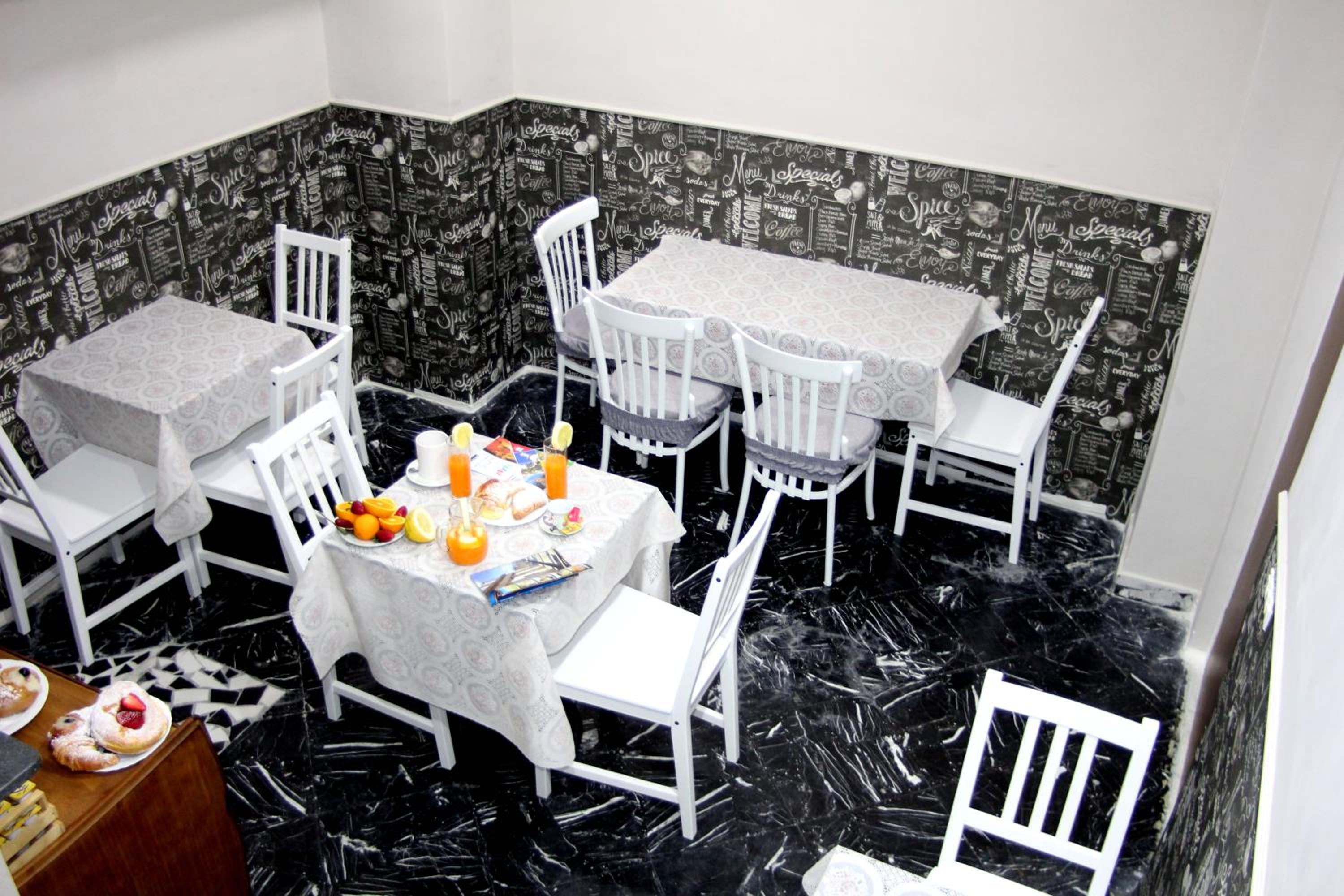 Double Room - Photo 9