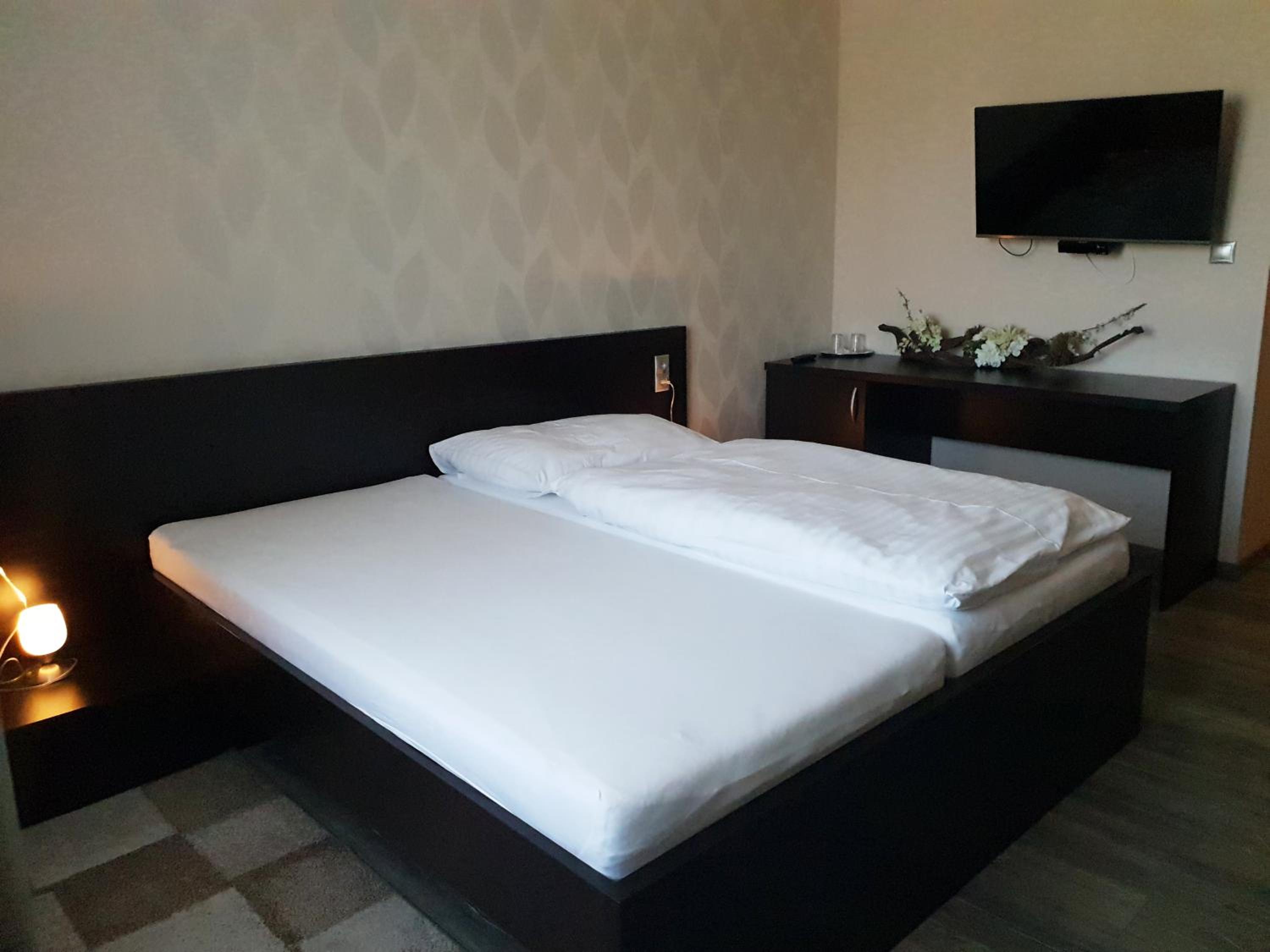 Standard Double Room - Photo 3