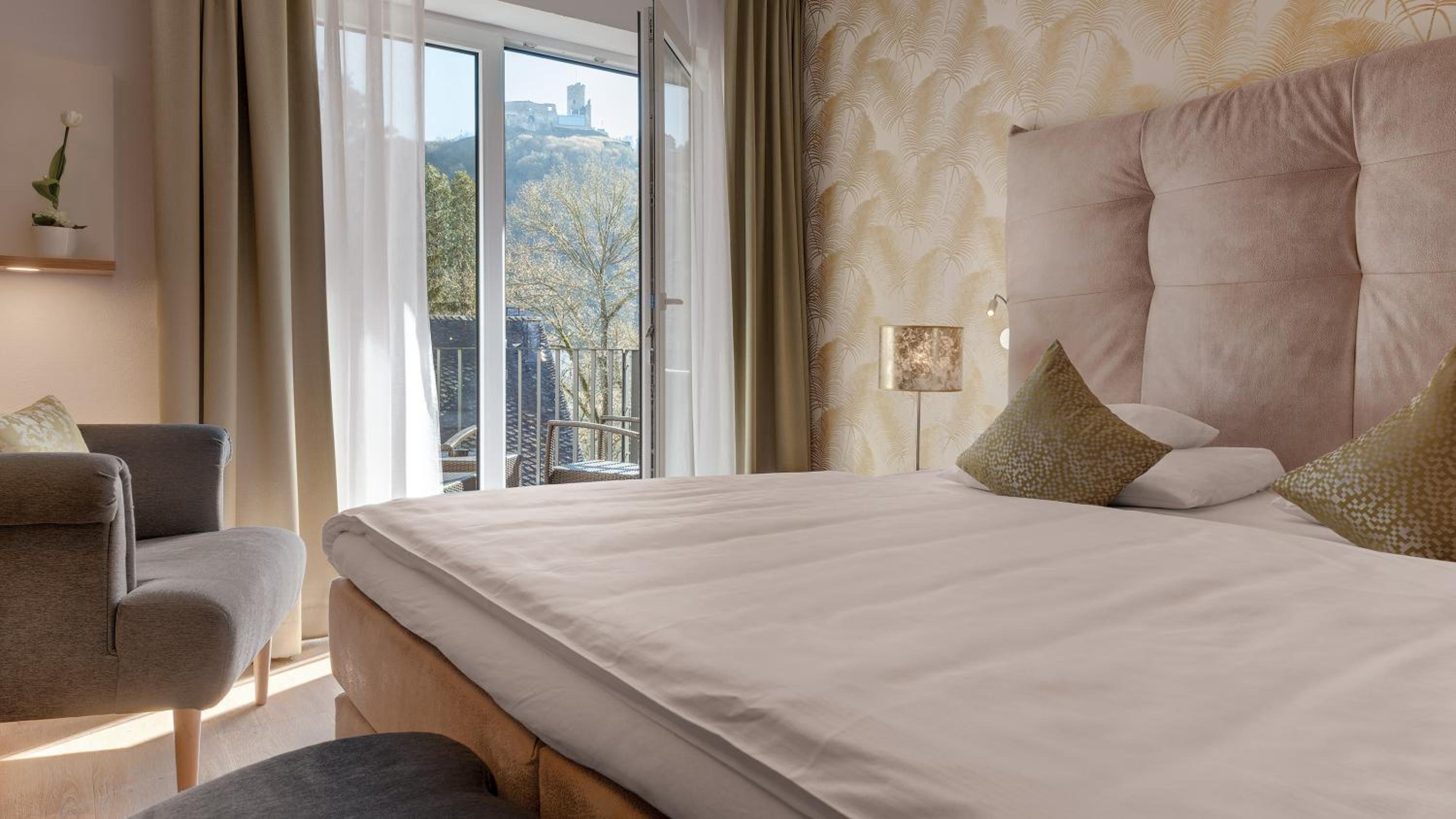 Double Room with Balcony - Photo 8