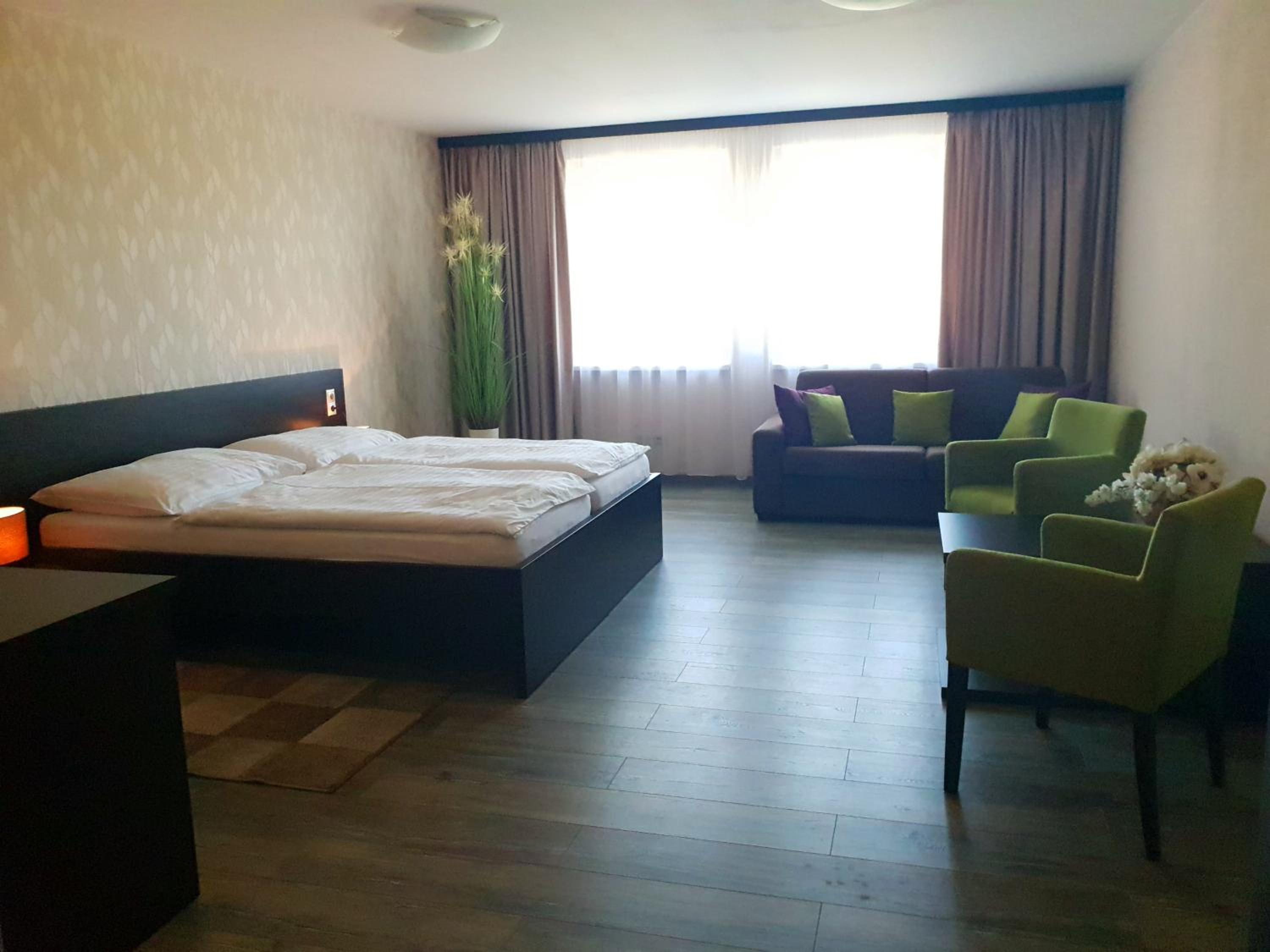 Double Room with Extra Bed - Photo 2