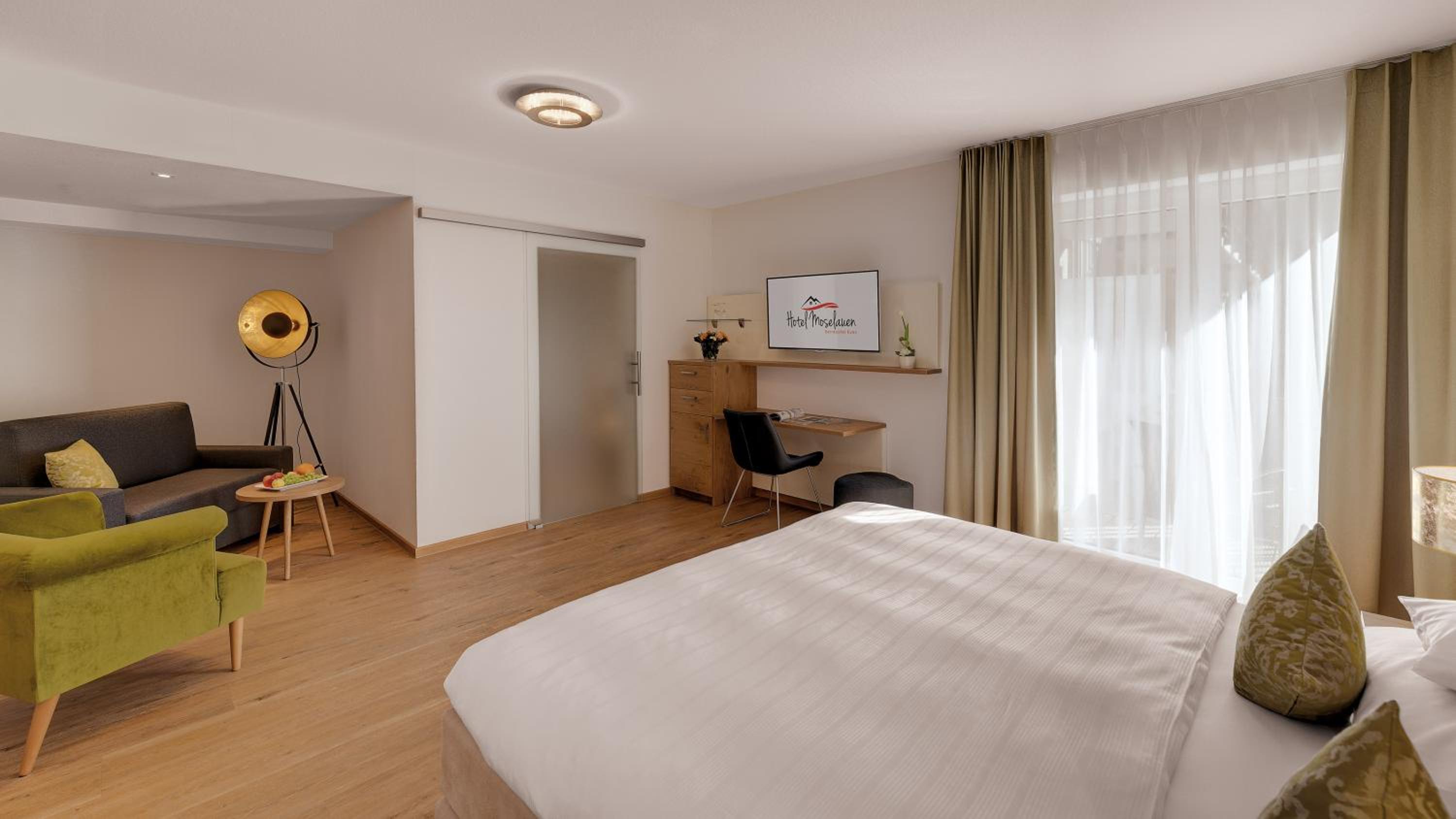 Double Room with Balcony - Photo 3