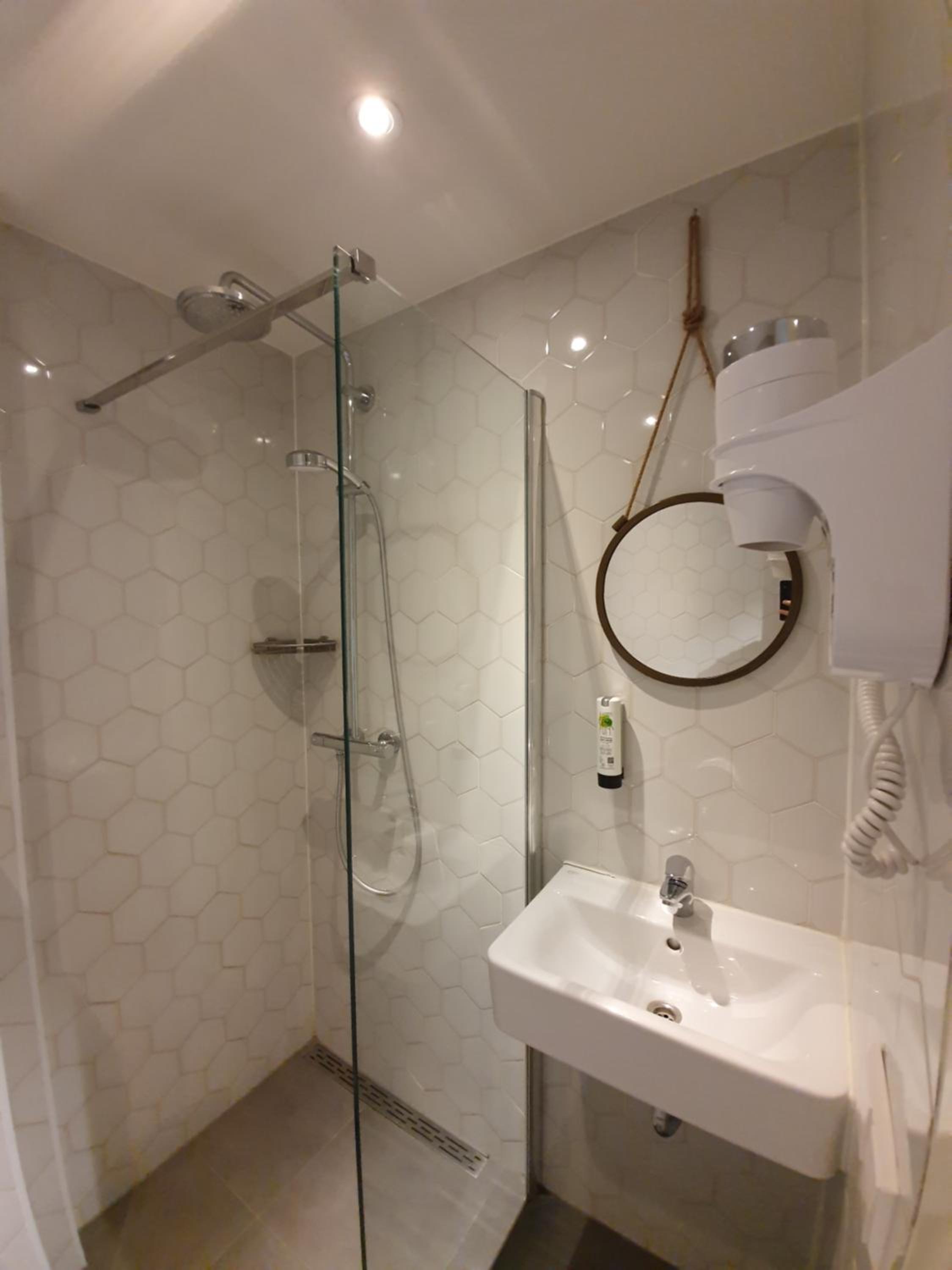 Single Room photo 3
