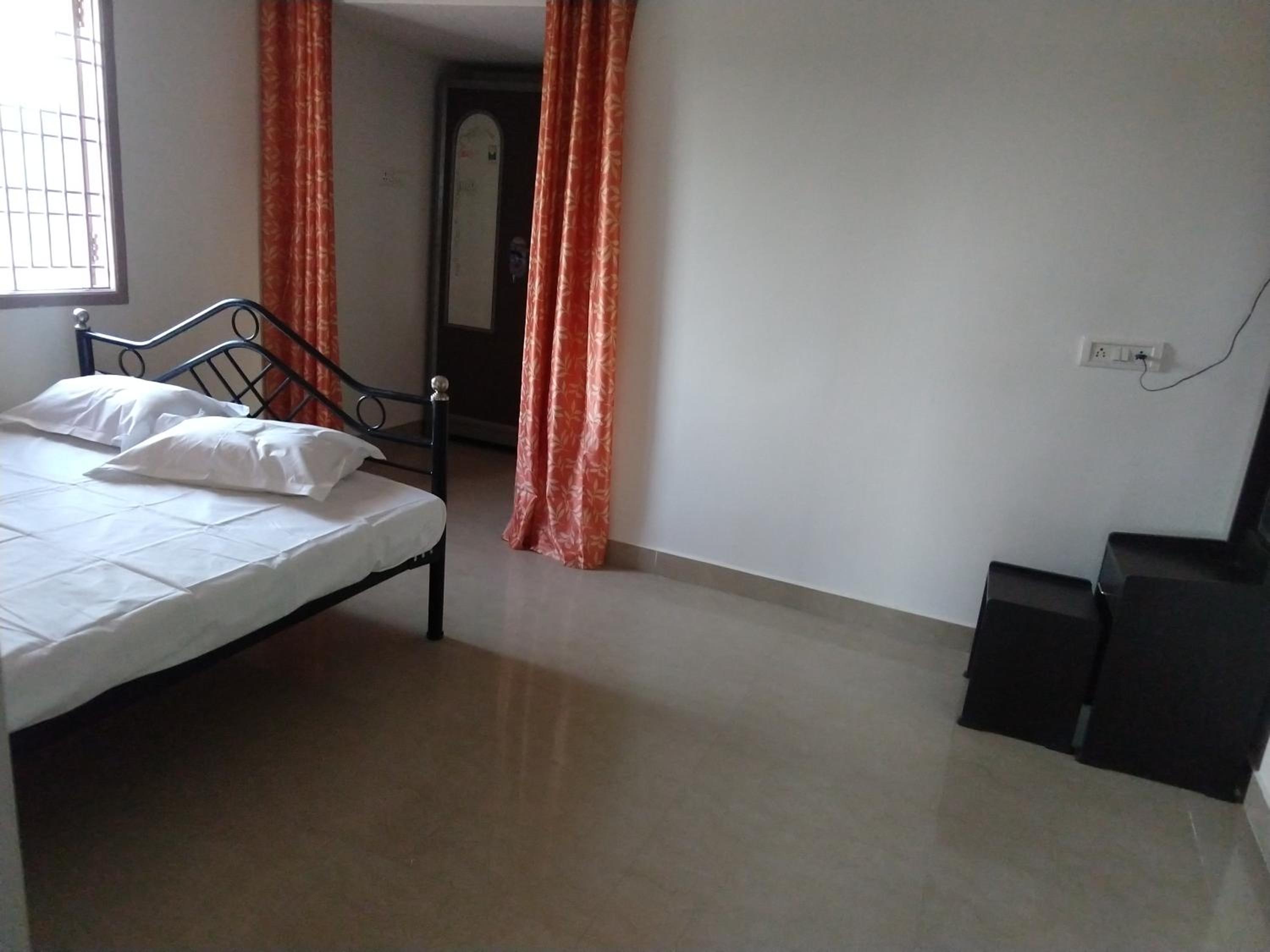 Deluxe Double Room (2 Adults + 1 Child) photo 1
