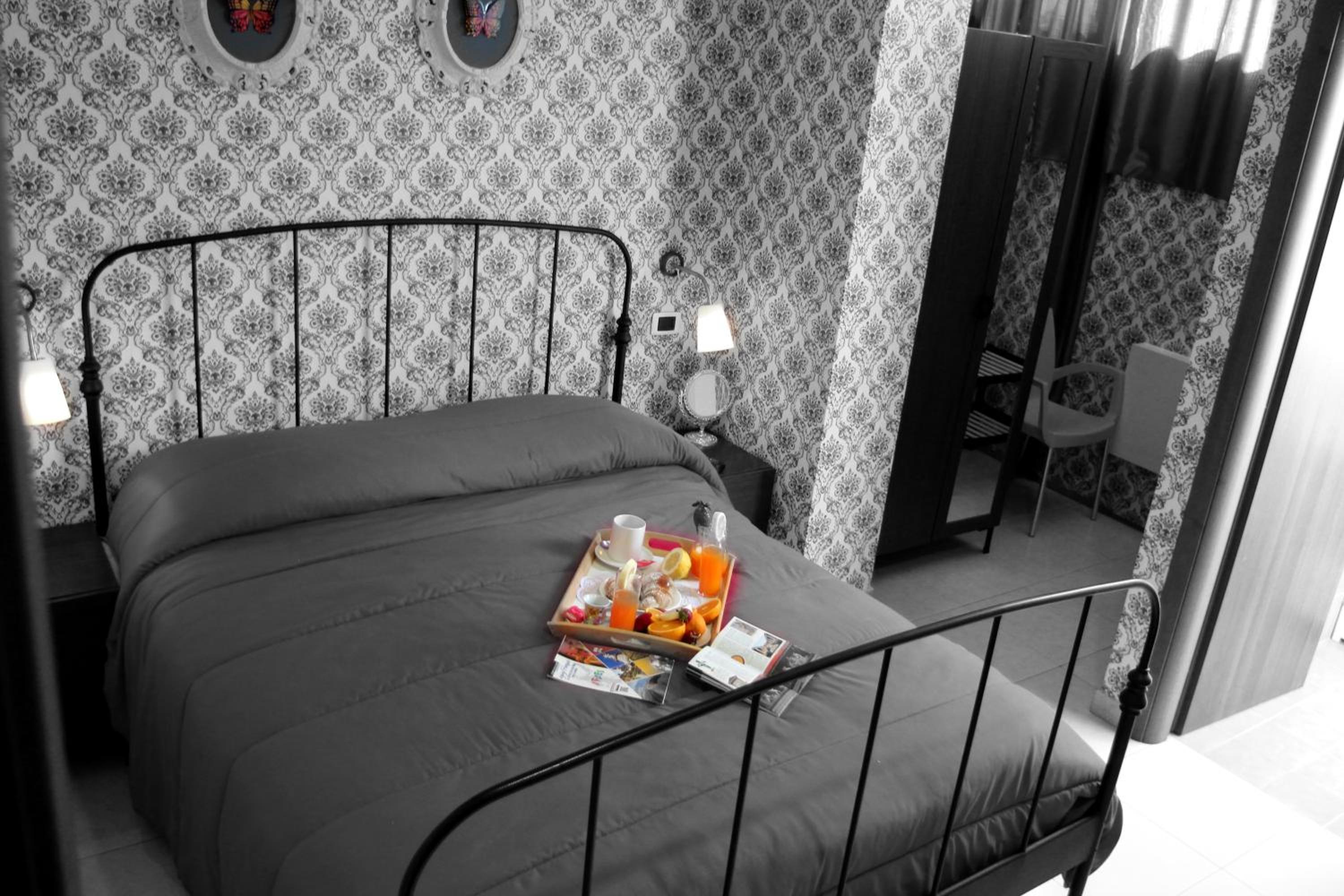 Double Room - Photo 18