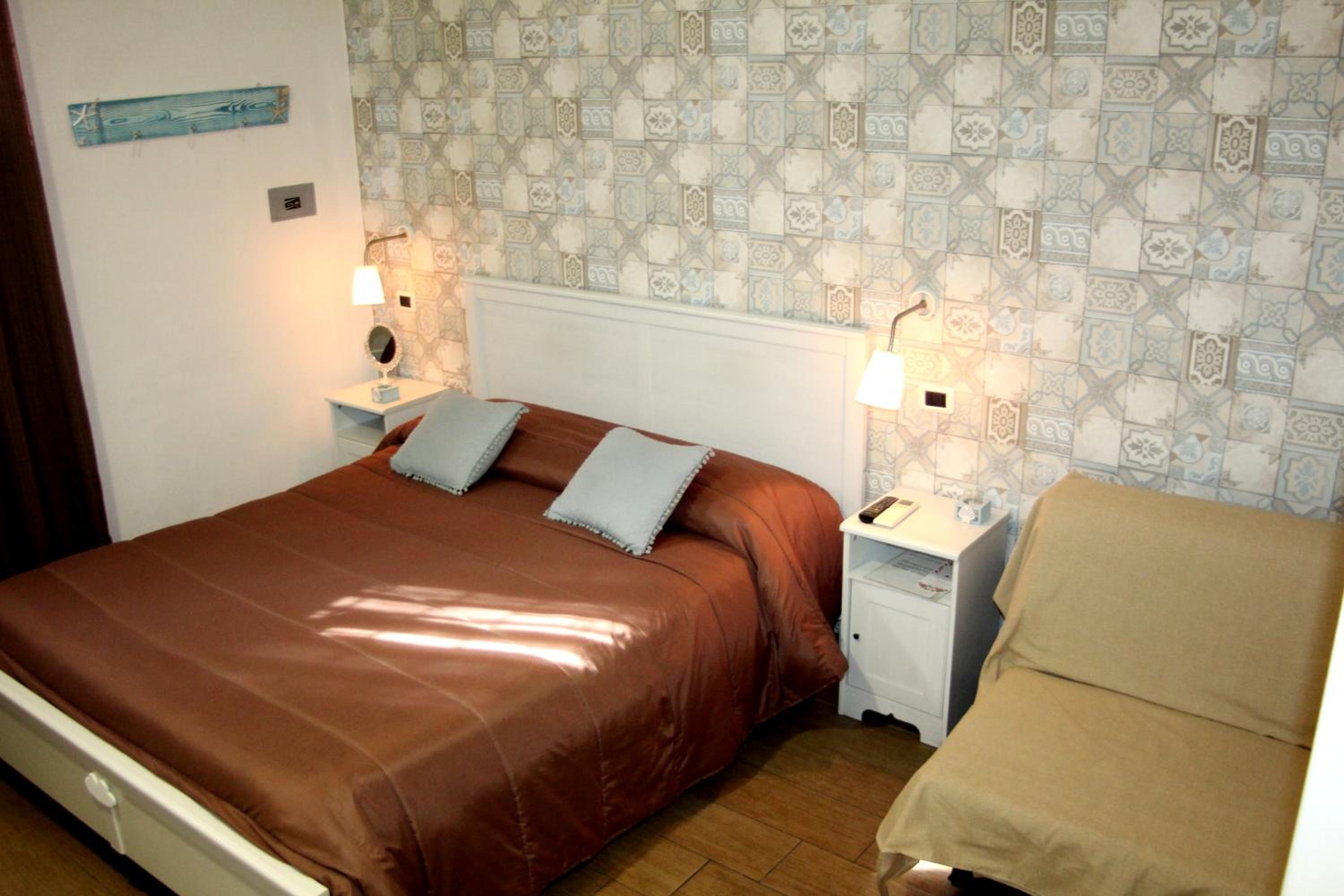 Double Room - Photo 19