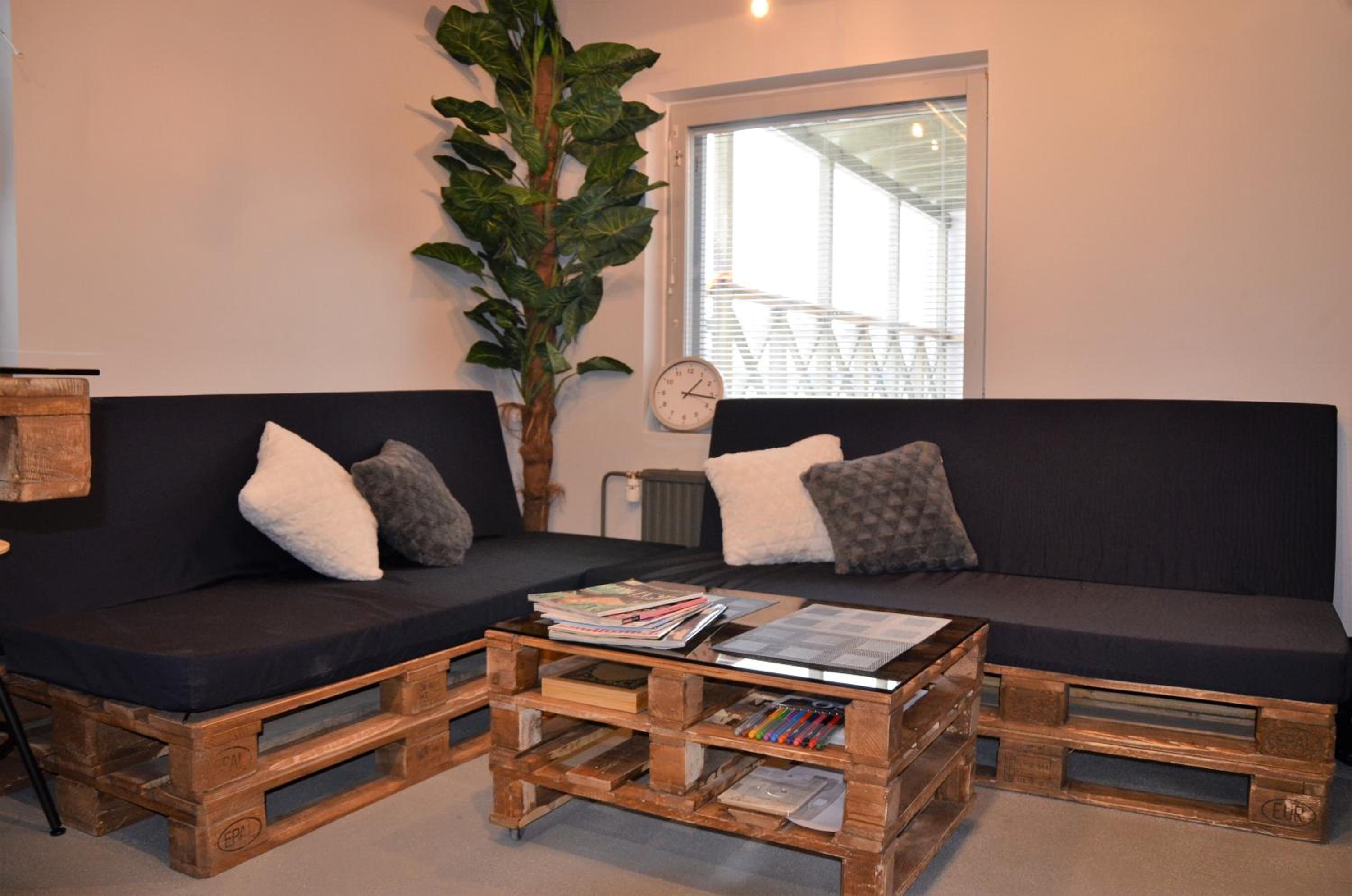 Family Room with Lake View photo 2