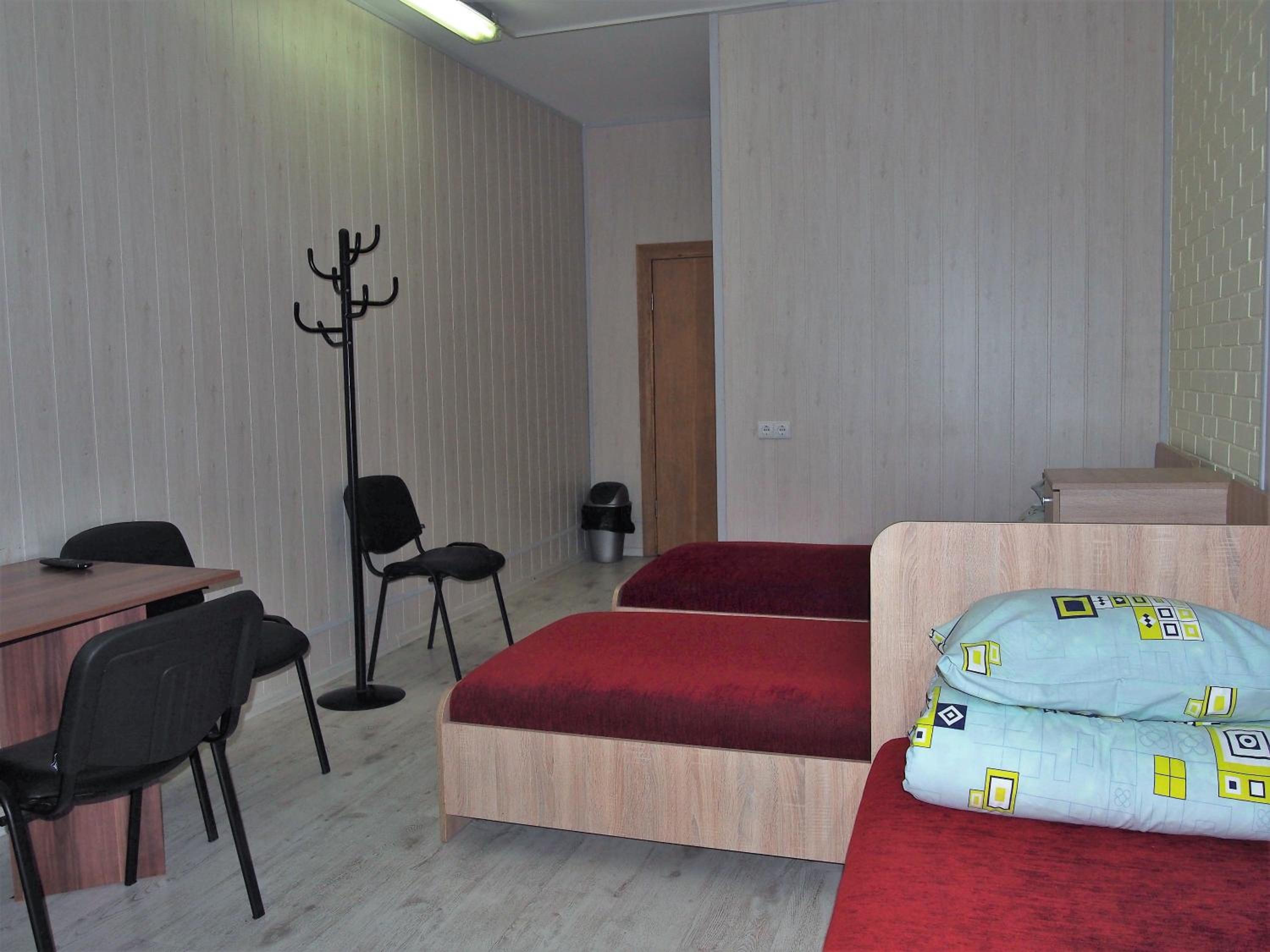 Quadruple Room with Bathroom - Photo 5