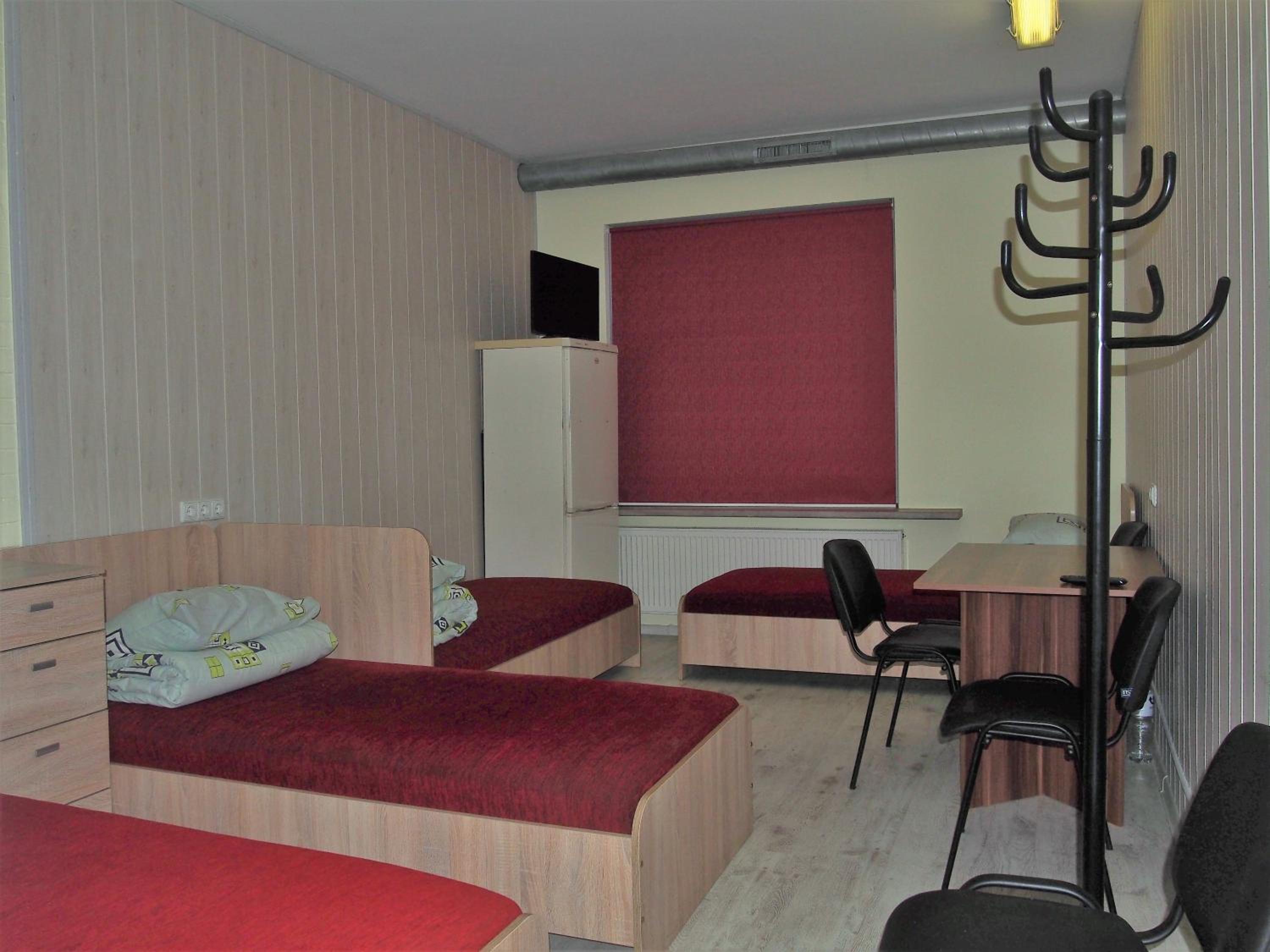 Quadruple Room with Bathroom - Photo 4