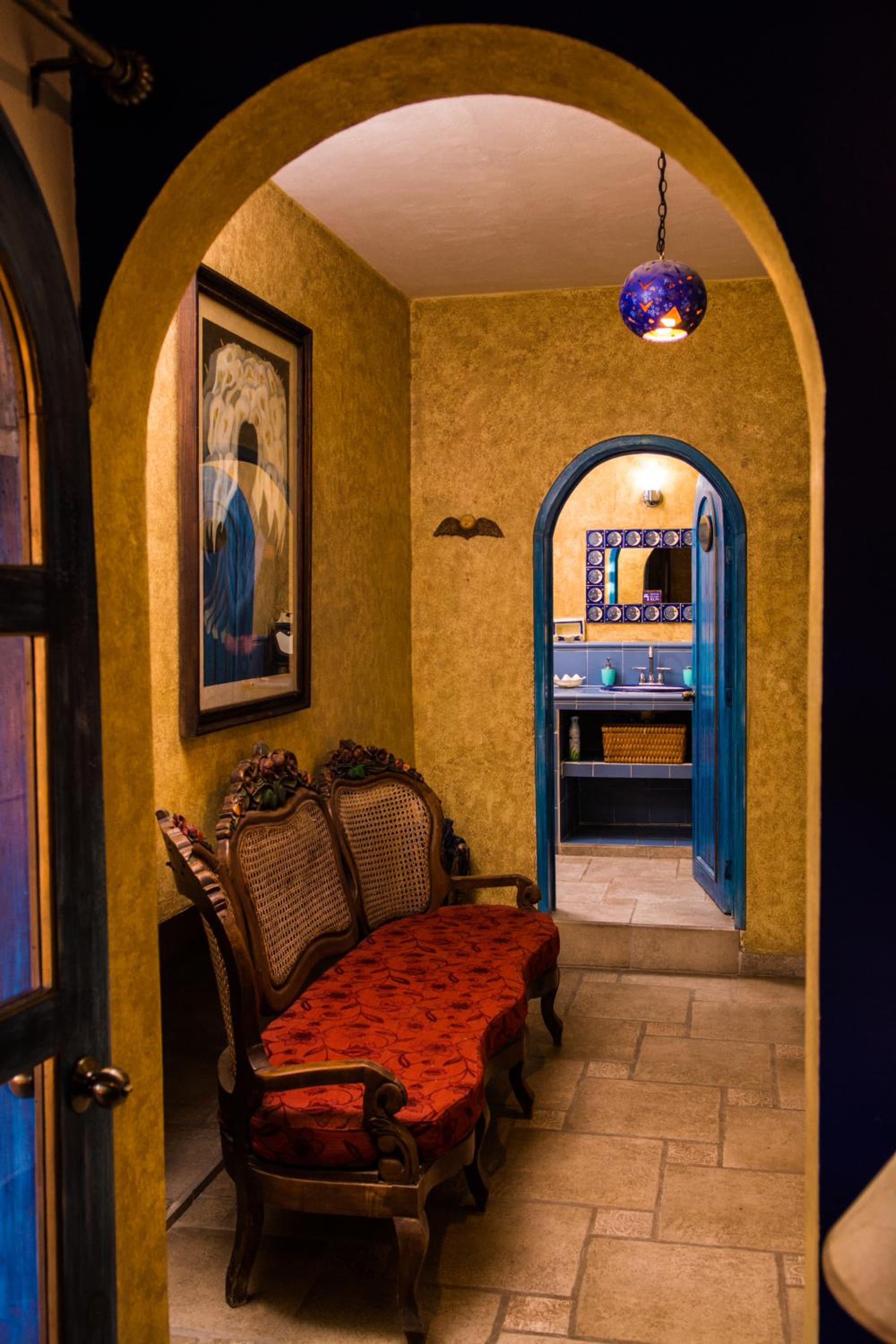 Deluxe King Room - Photo 6
