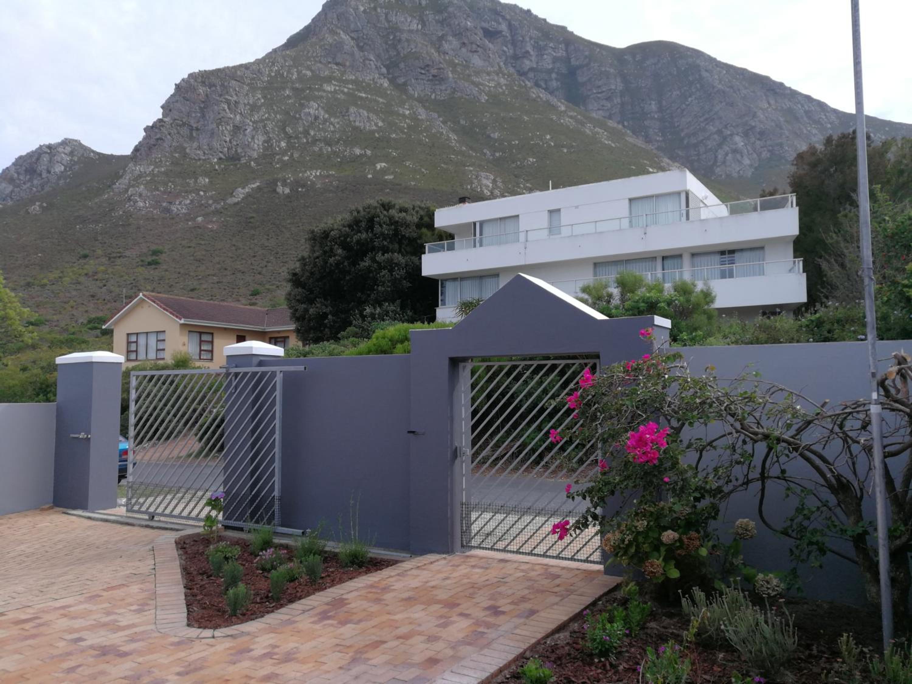 Five-Bedroom Holiday Home - Photo 21