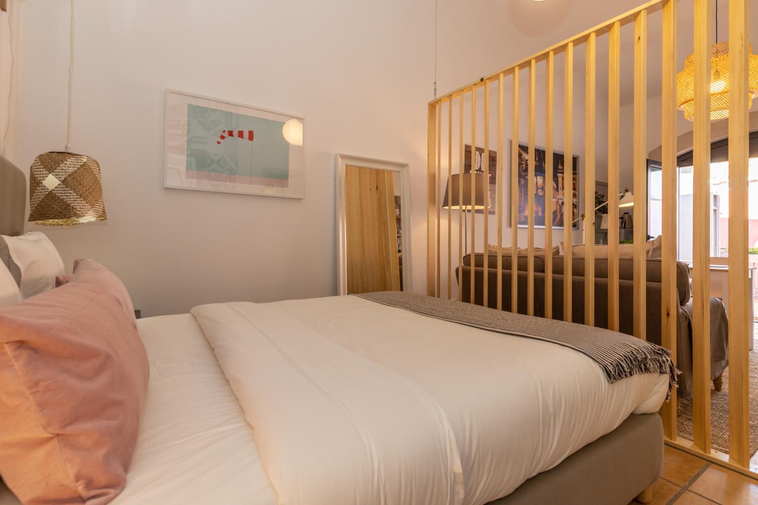 Studio Apartment - Photo 16