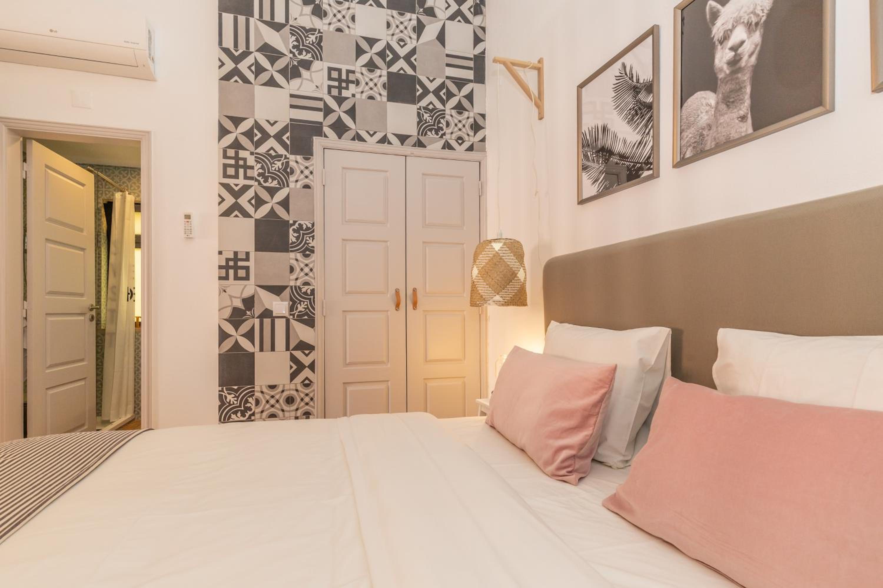 Studio Apartment - Photo 17