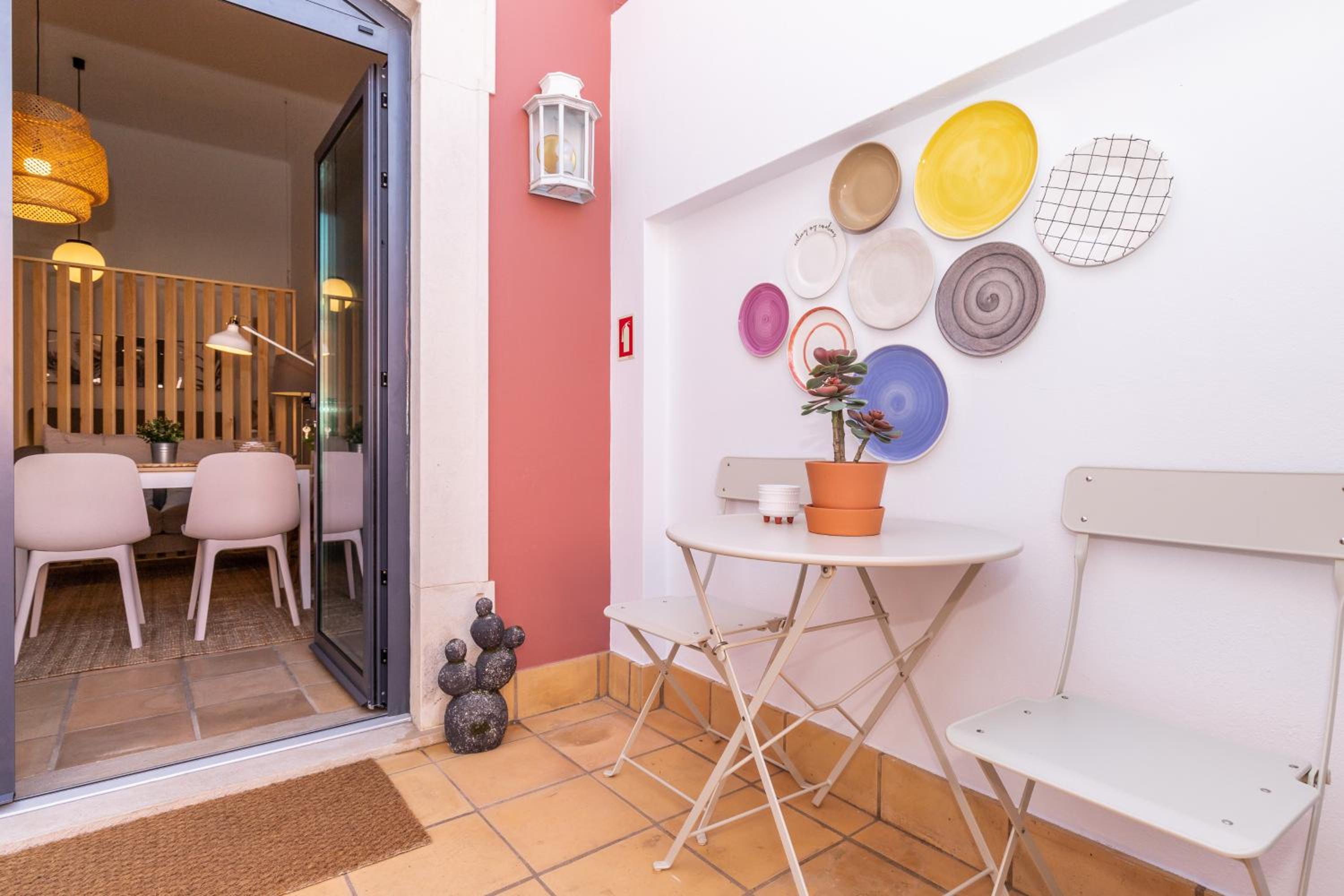 Studio Apartment - Photo 8