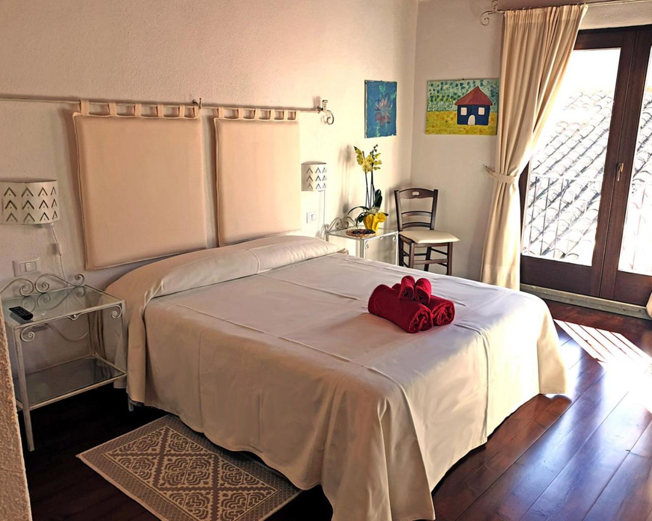 Deluxe Double or Twin Room with Mountain View