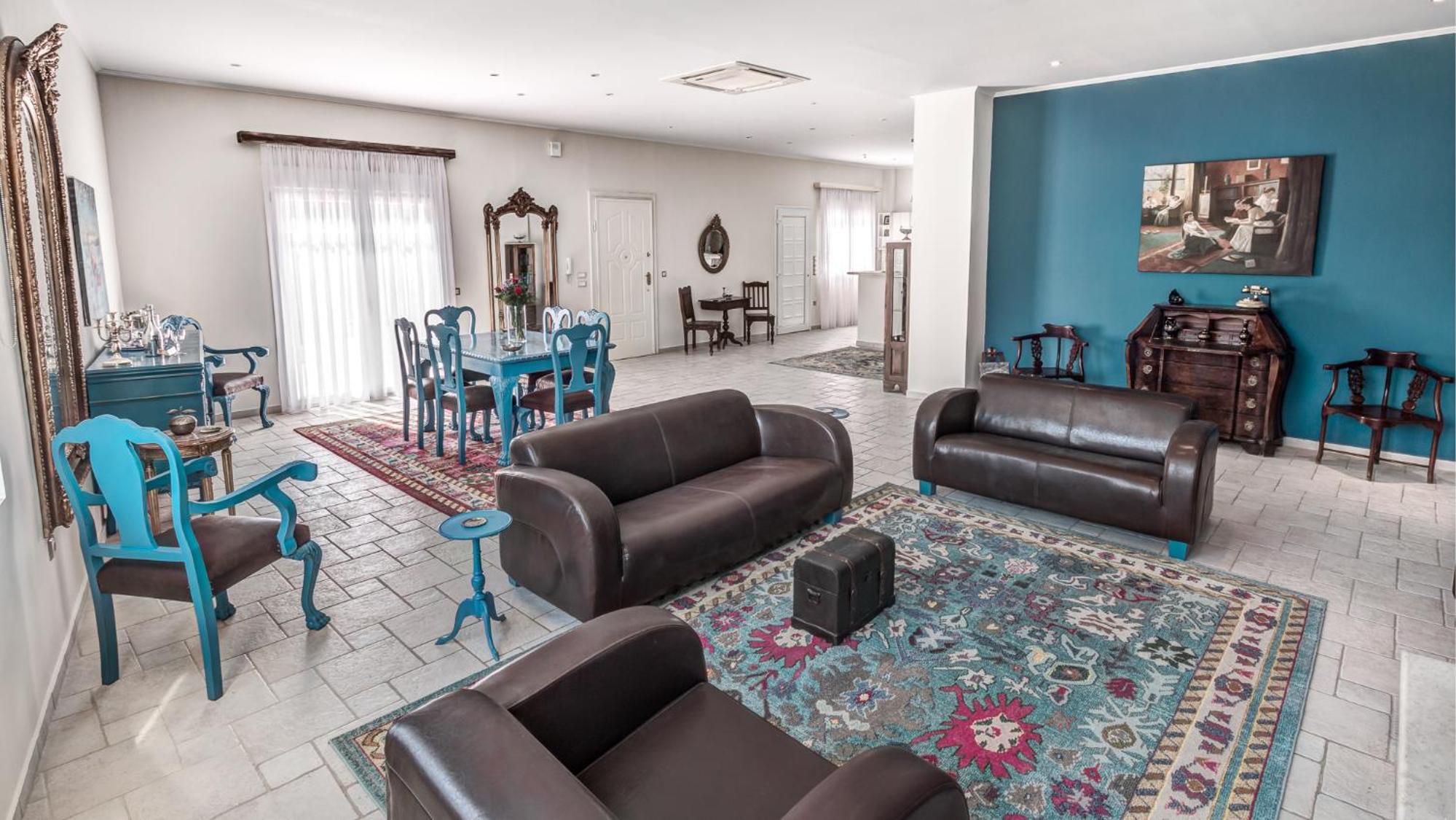 Villa - Photo 1
