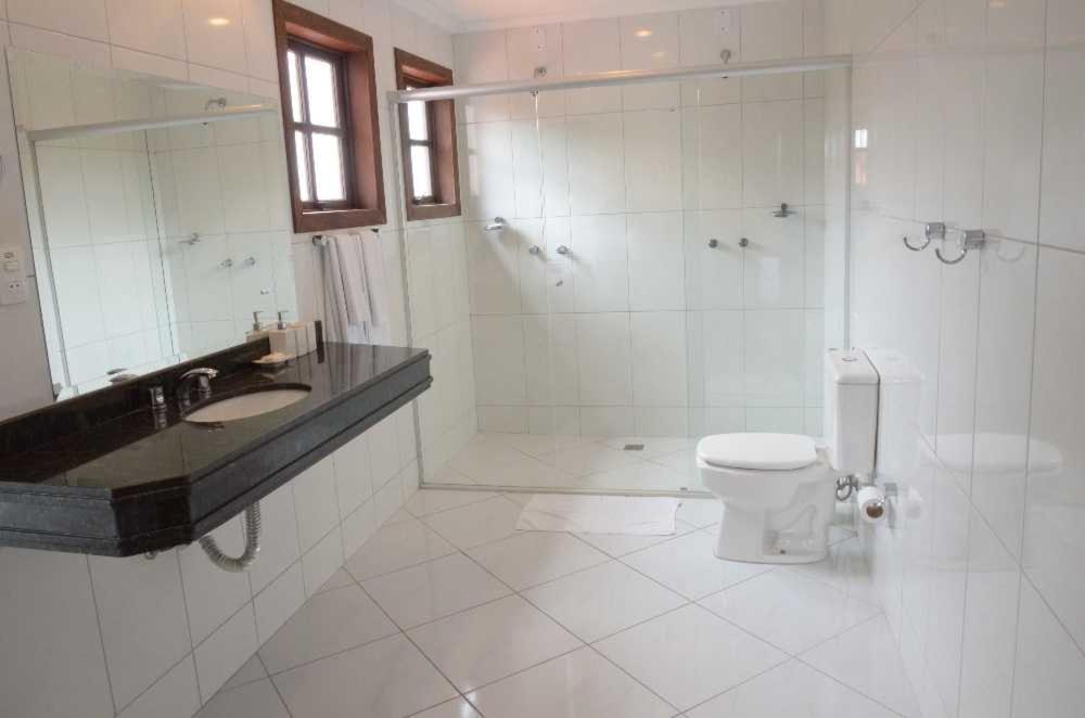 Deluxe Suite with Spa Bath photo 2