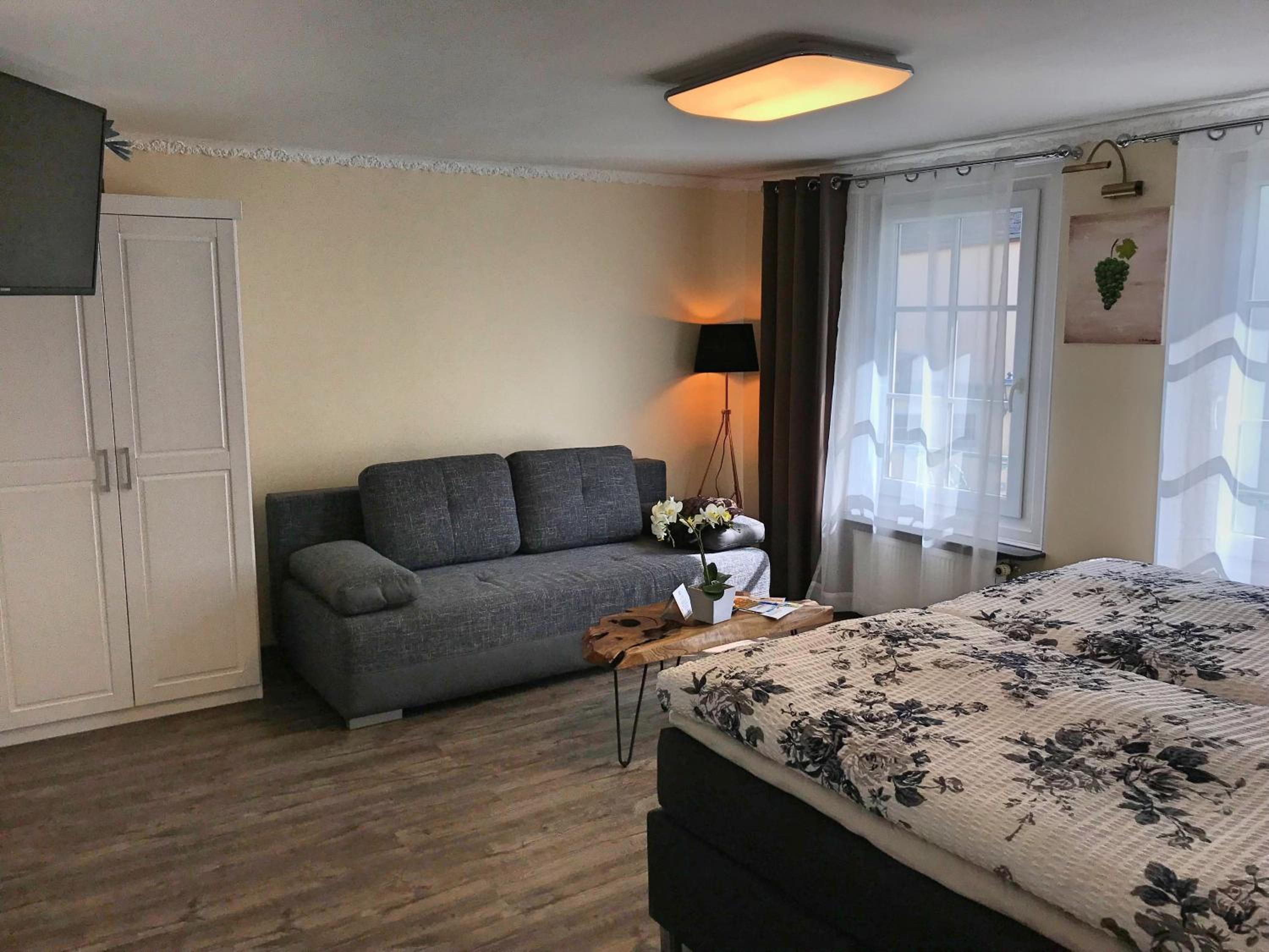 Studio Apartment - Photo 4
