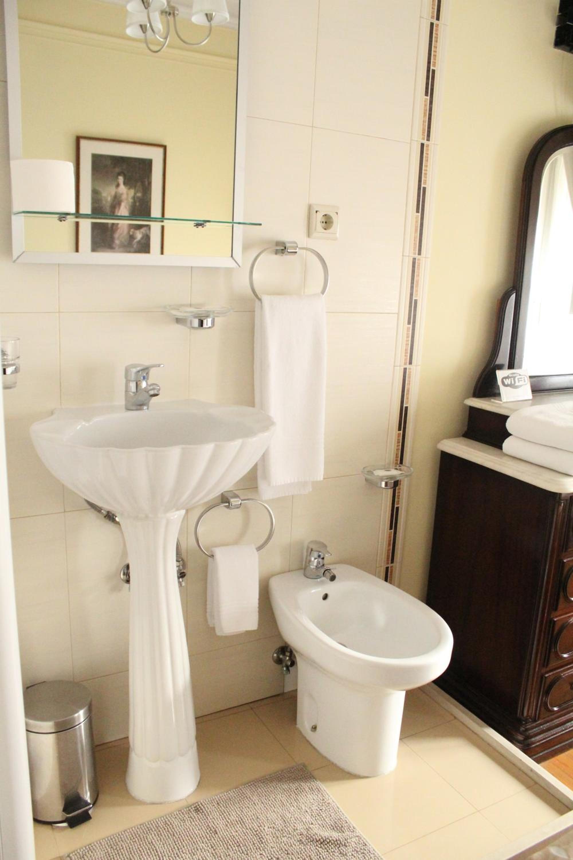 Double Room - Photo 3