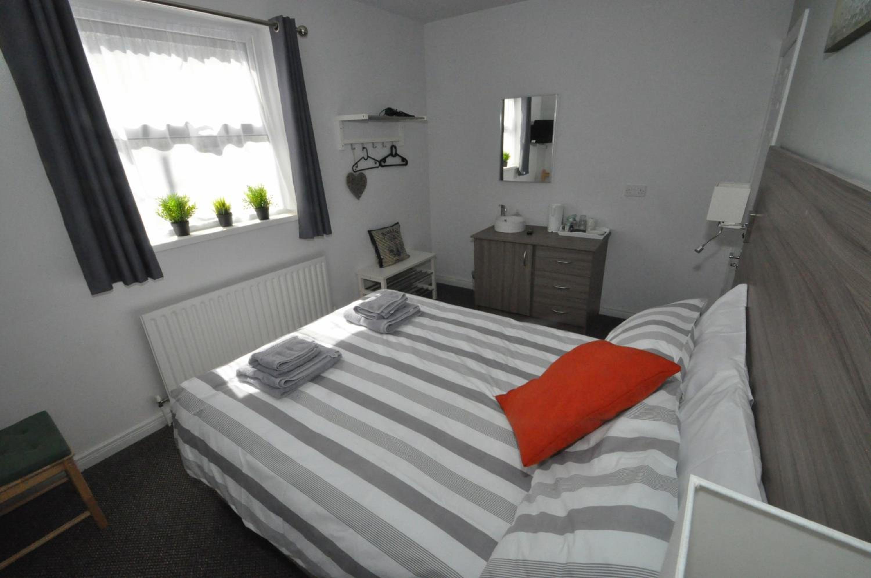 Double Room - Photo 8