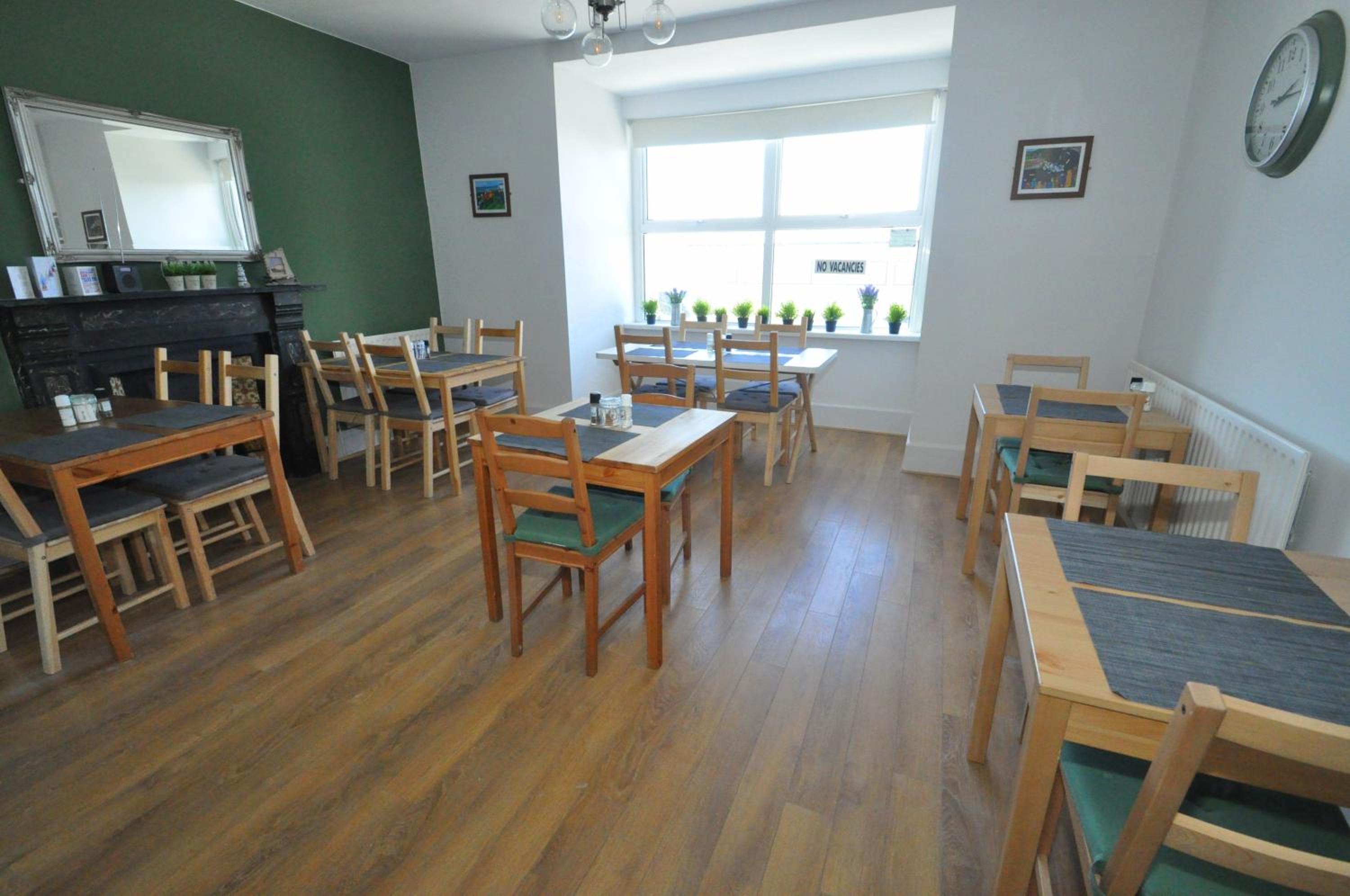 Standard Twin Room - Photo 3