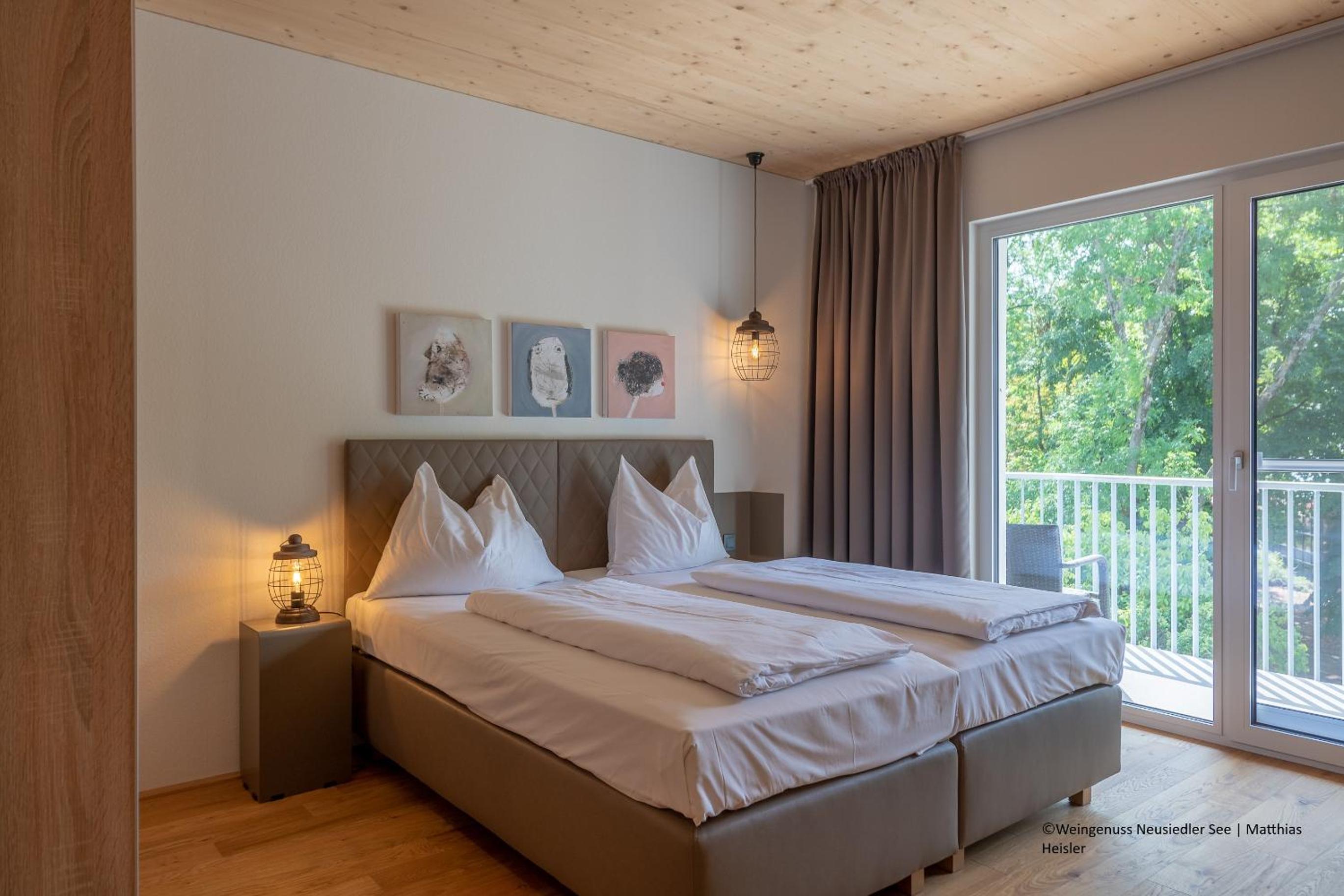 Double Room with Balcony - Parkside - Photo 6
