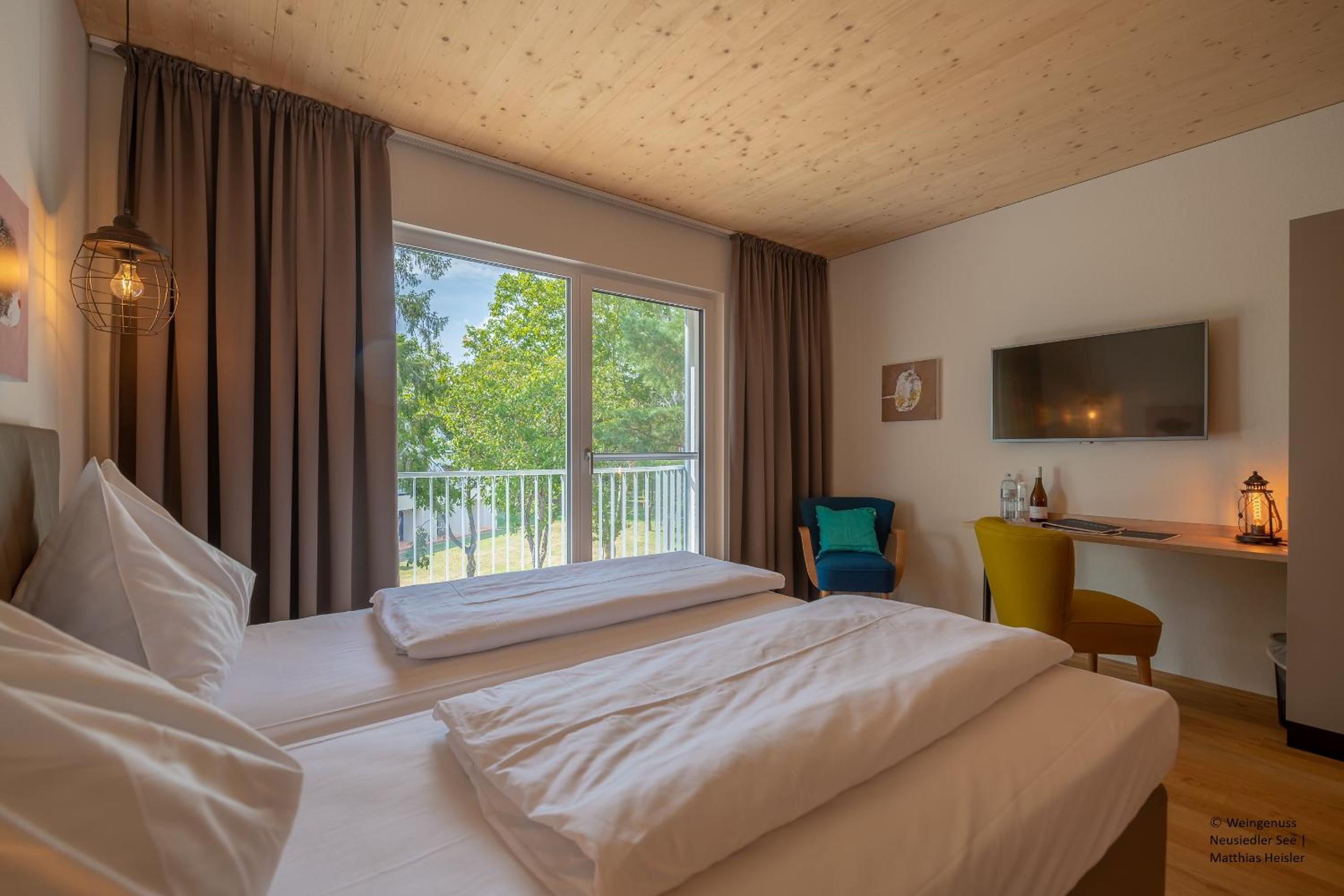Double Room with Balcony - Parkside - Photo 12