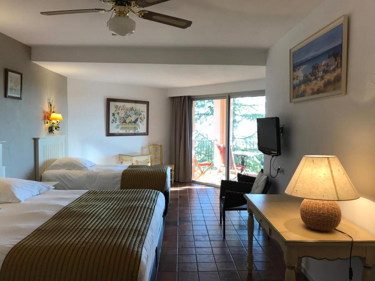 Superior Triple Room with Balcony - Photo 1