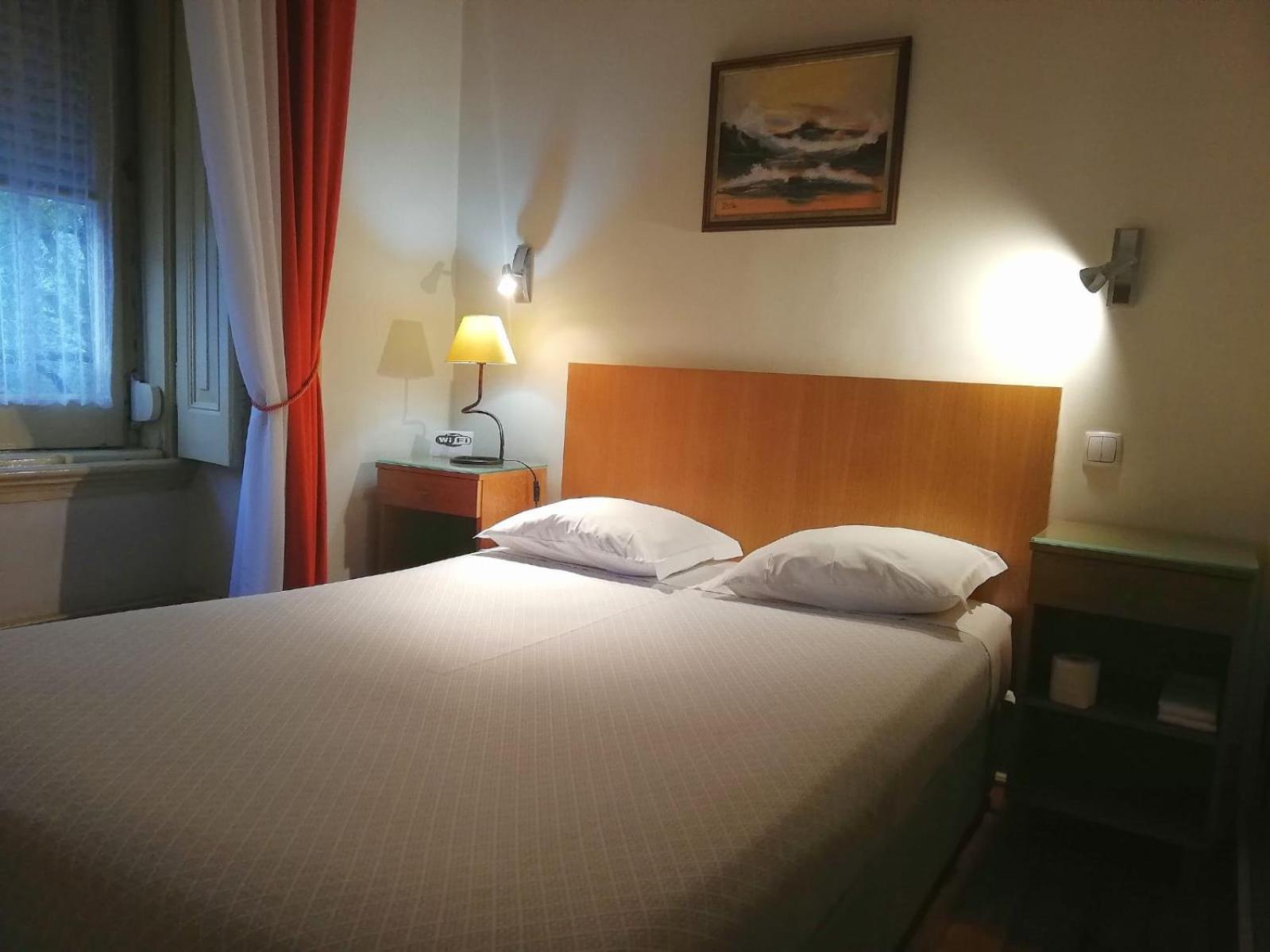 Double Room - Photo 8