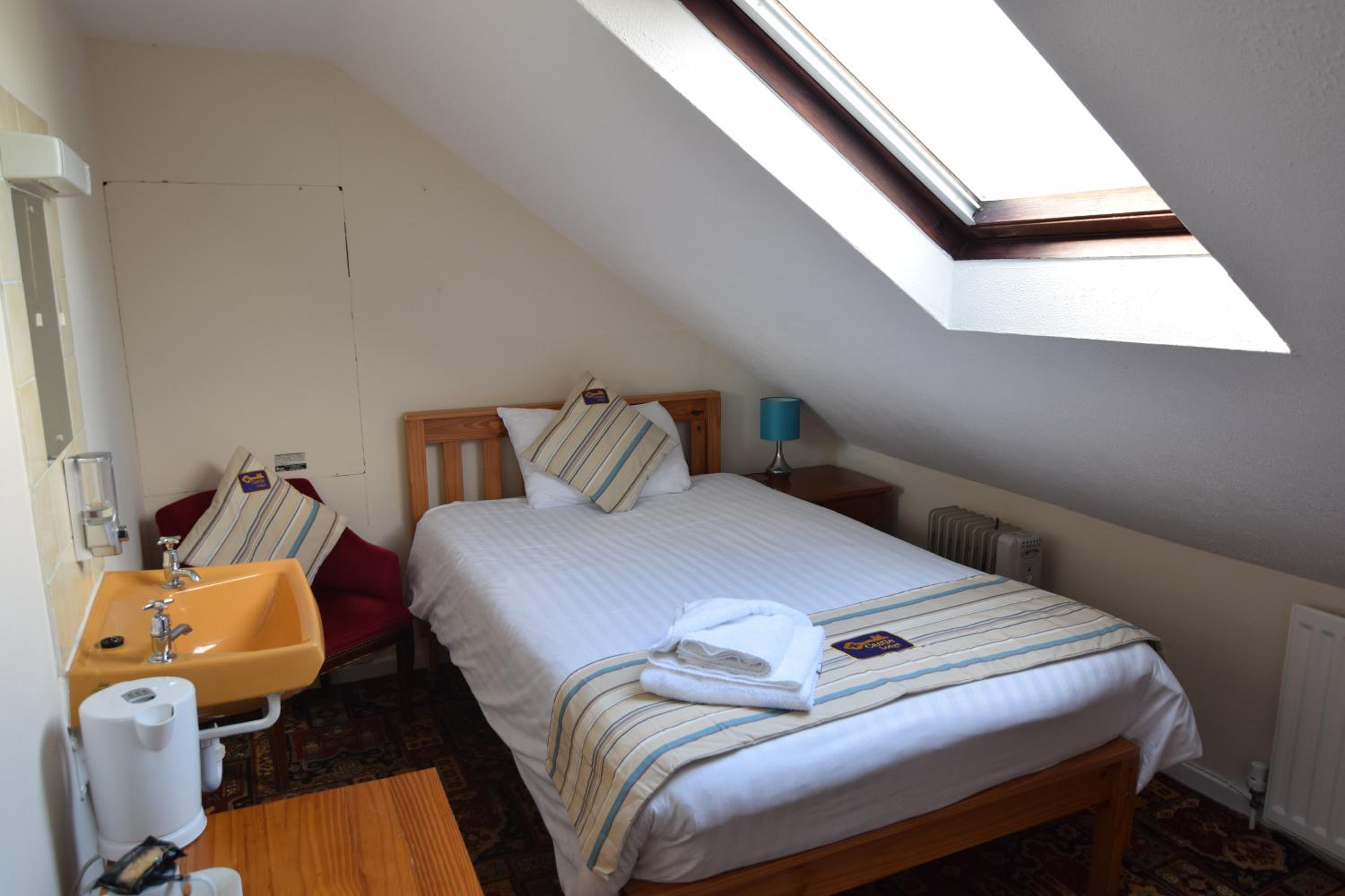 Single Room with Shared Bathroom photo 1