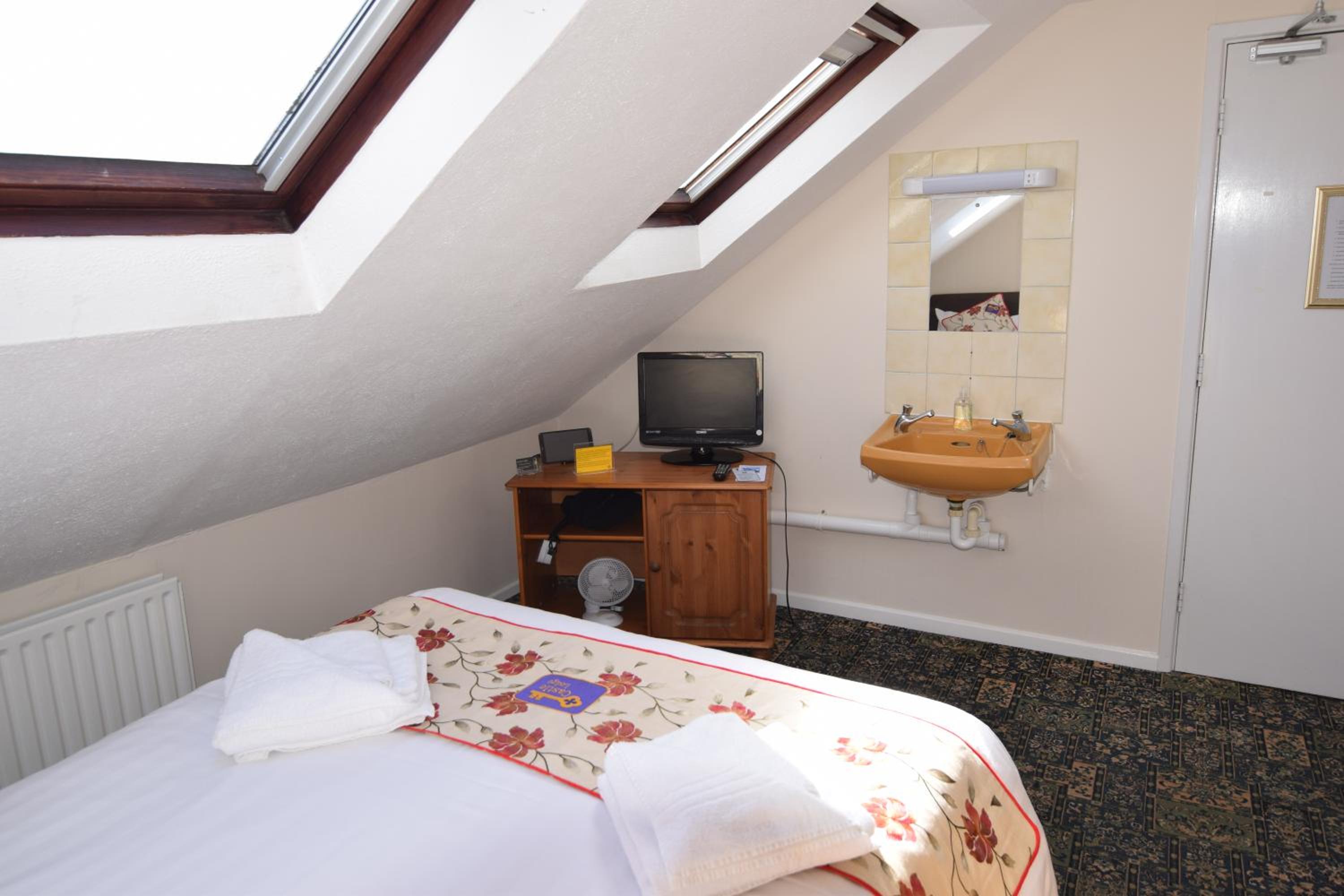 Double Room with Shared Bathroom photo 2