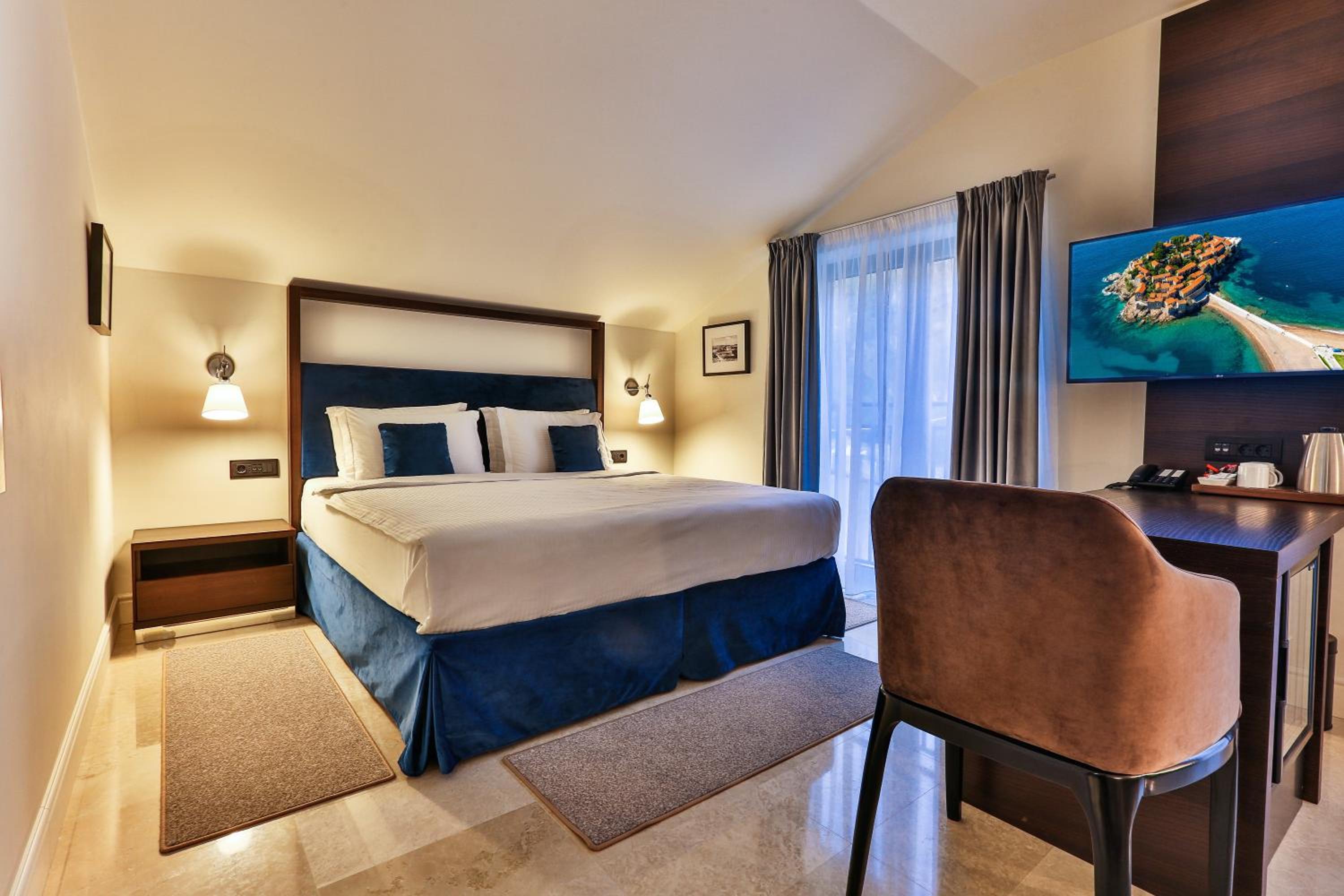 Junior Suite with Mountain View