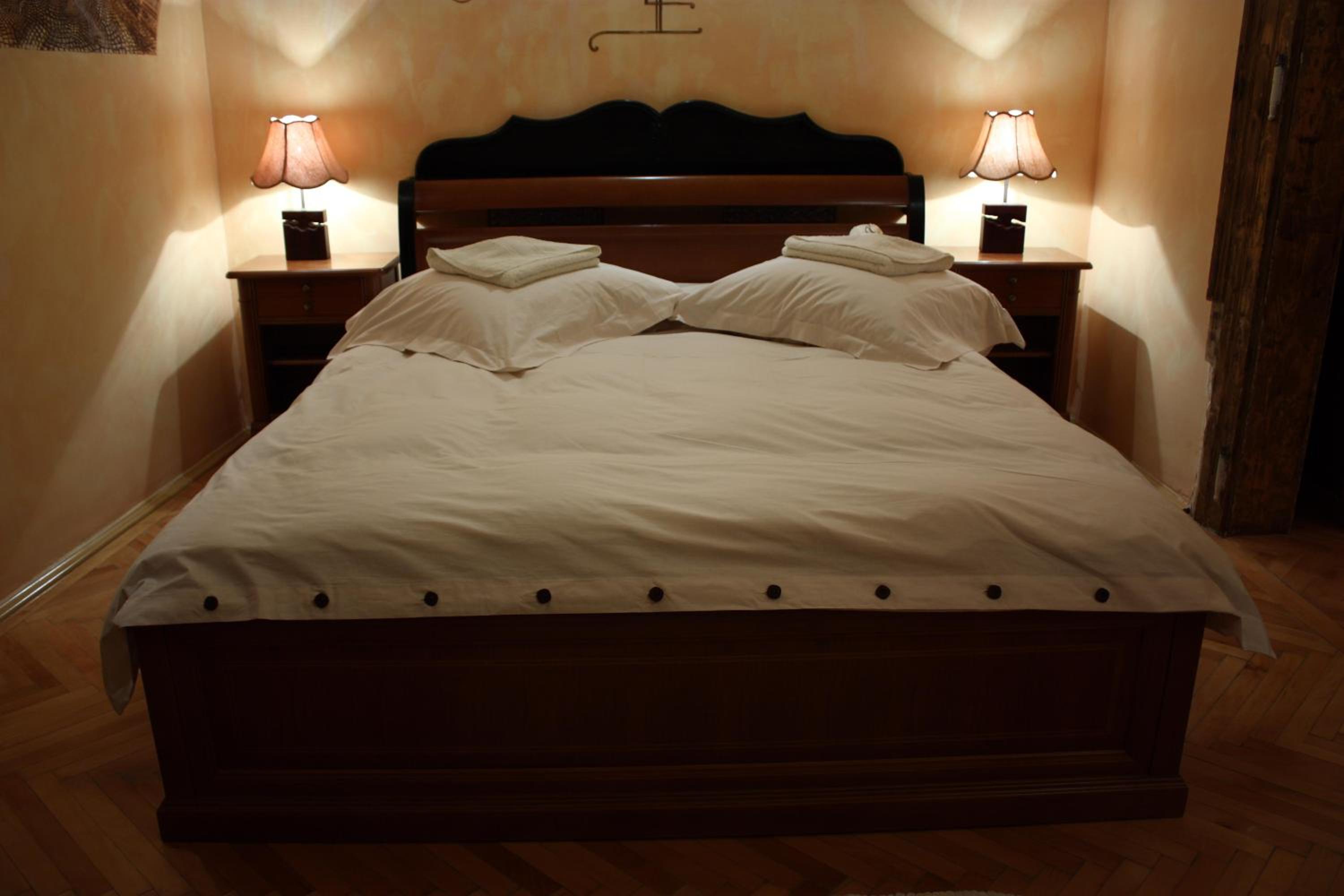 Double Room - Photo 16