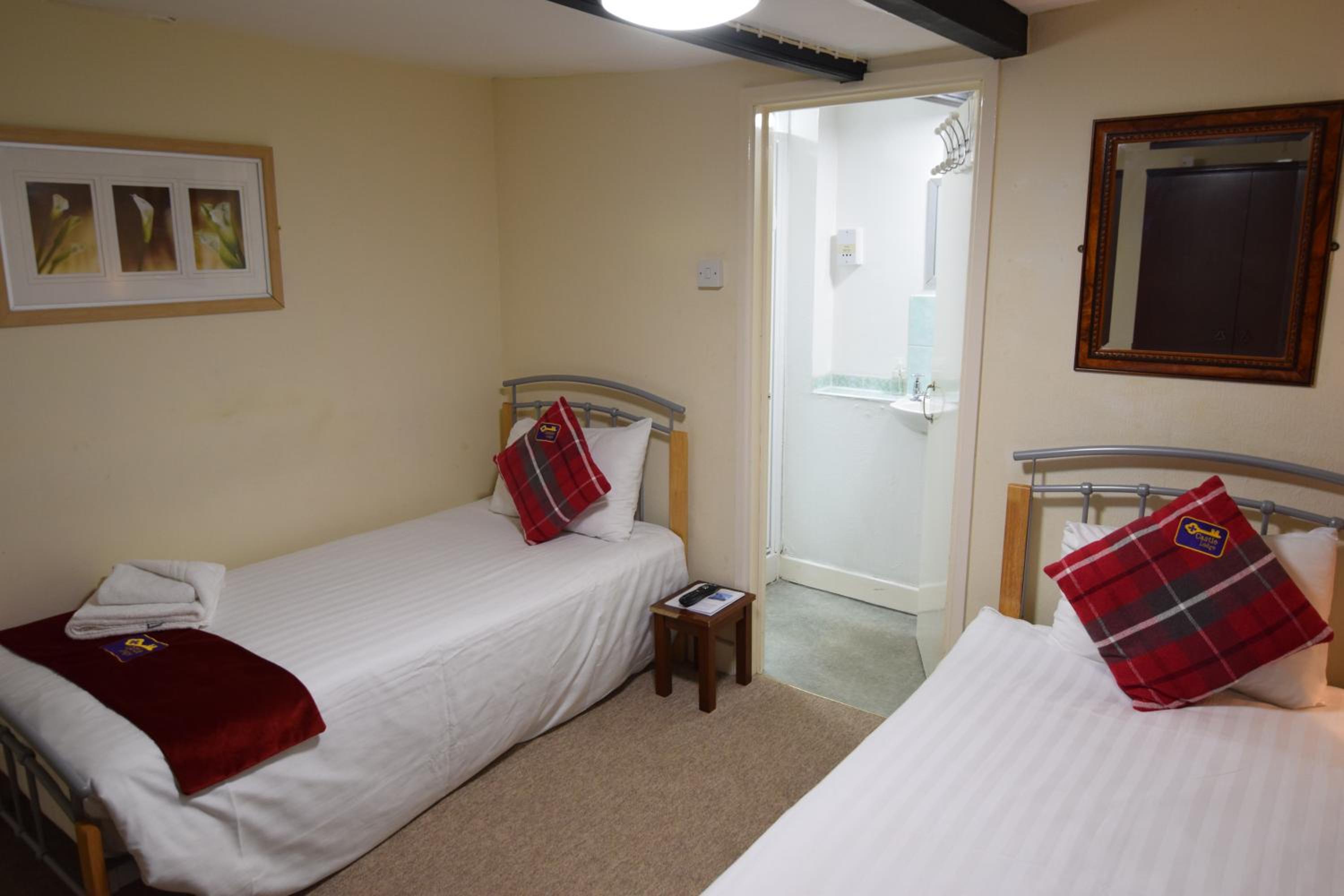 Twin Room with Private Bathroom photo 1