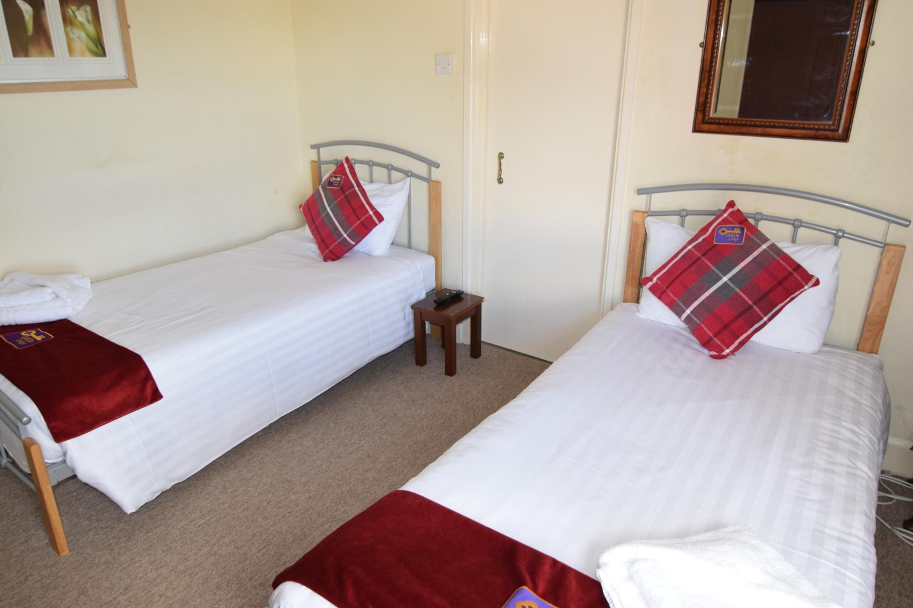 Twin Room with Private Bathroom photo 2