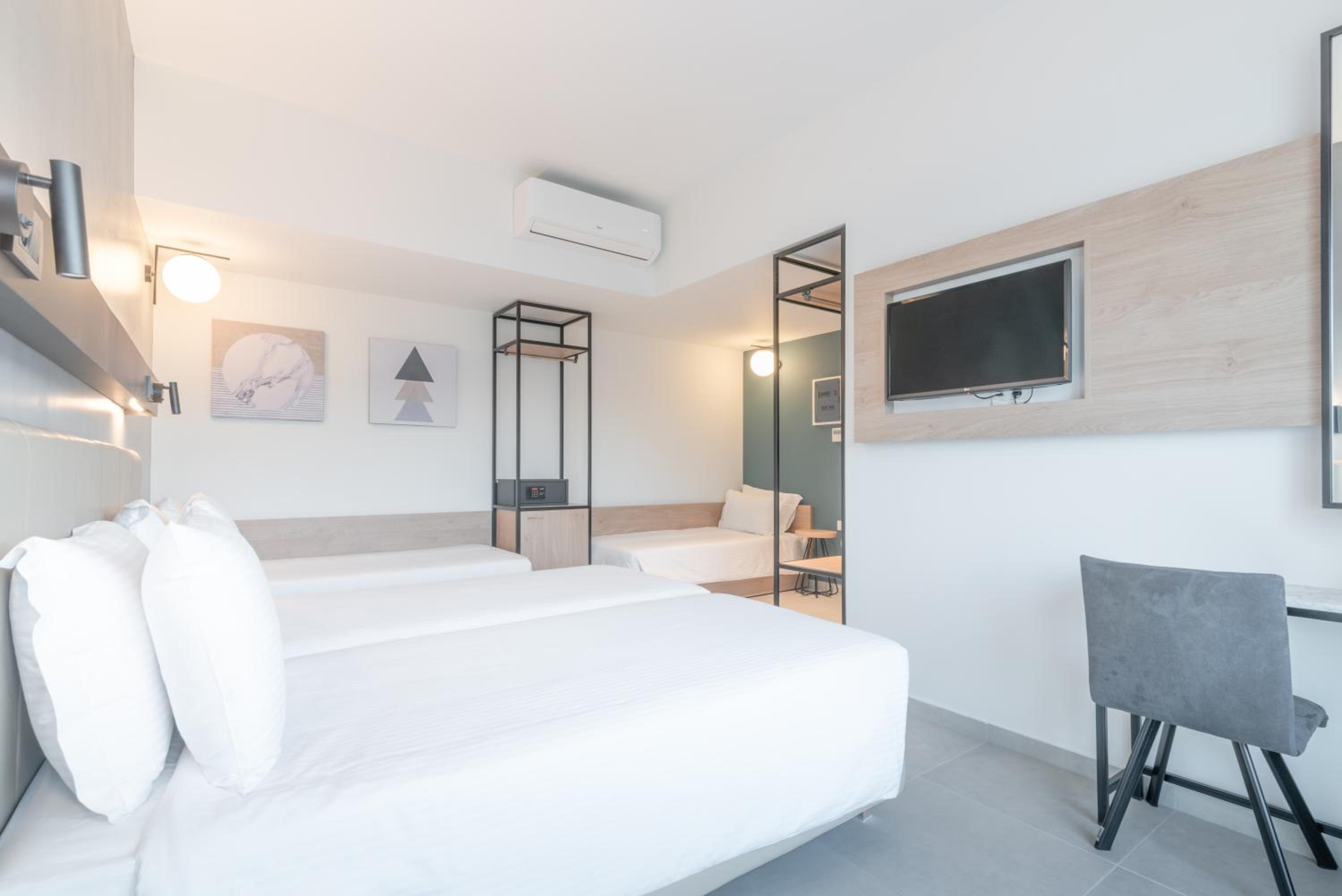 Quadruple Room with Side Sea View photo 1