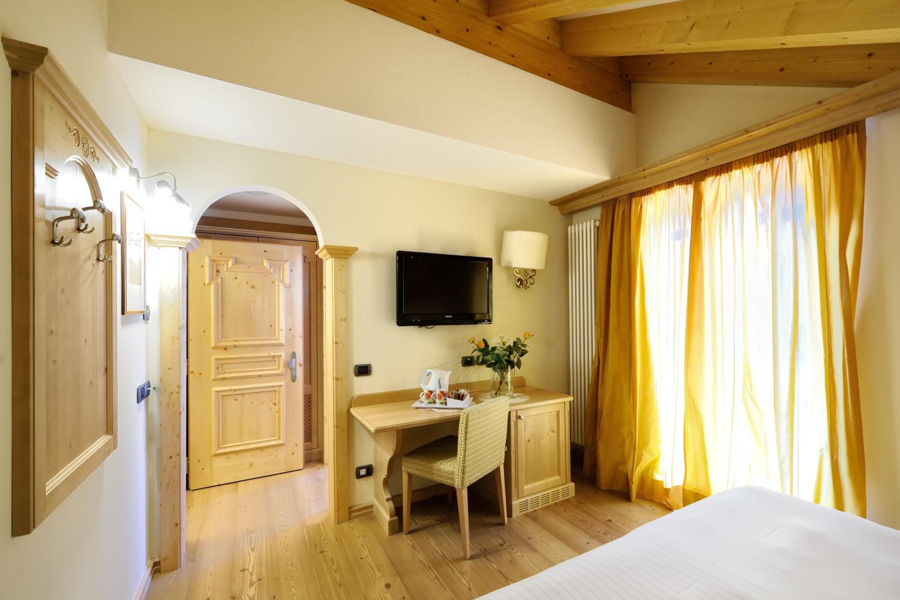 Classic Double or Twin Room photo 2