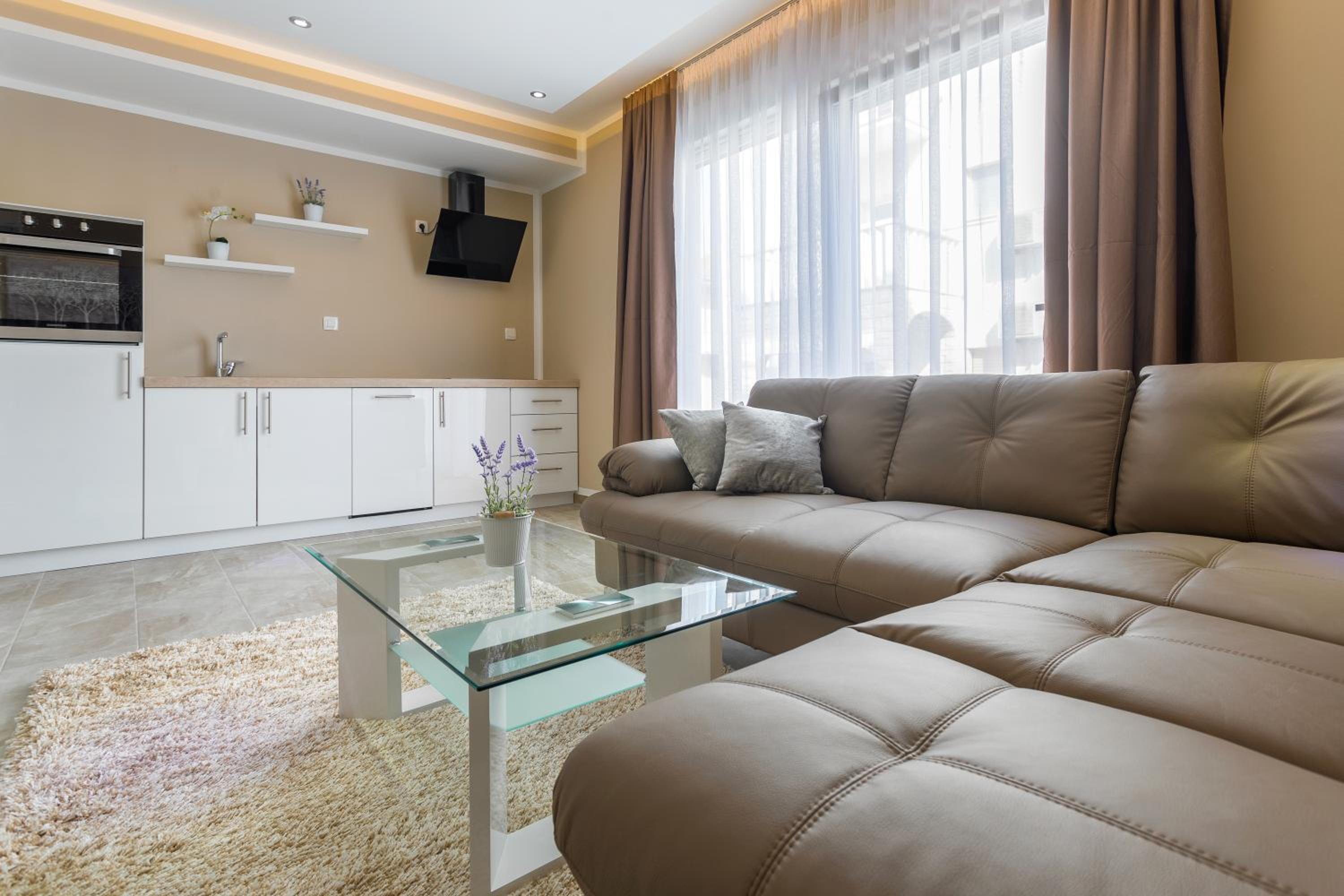 Apartment with Pool View 