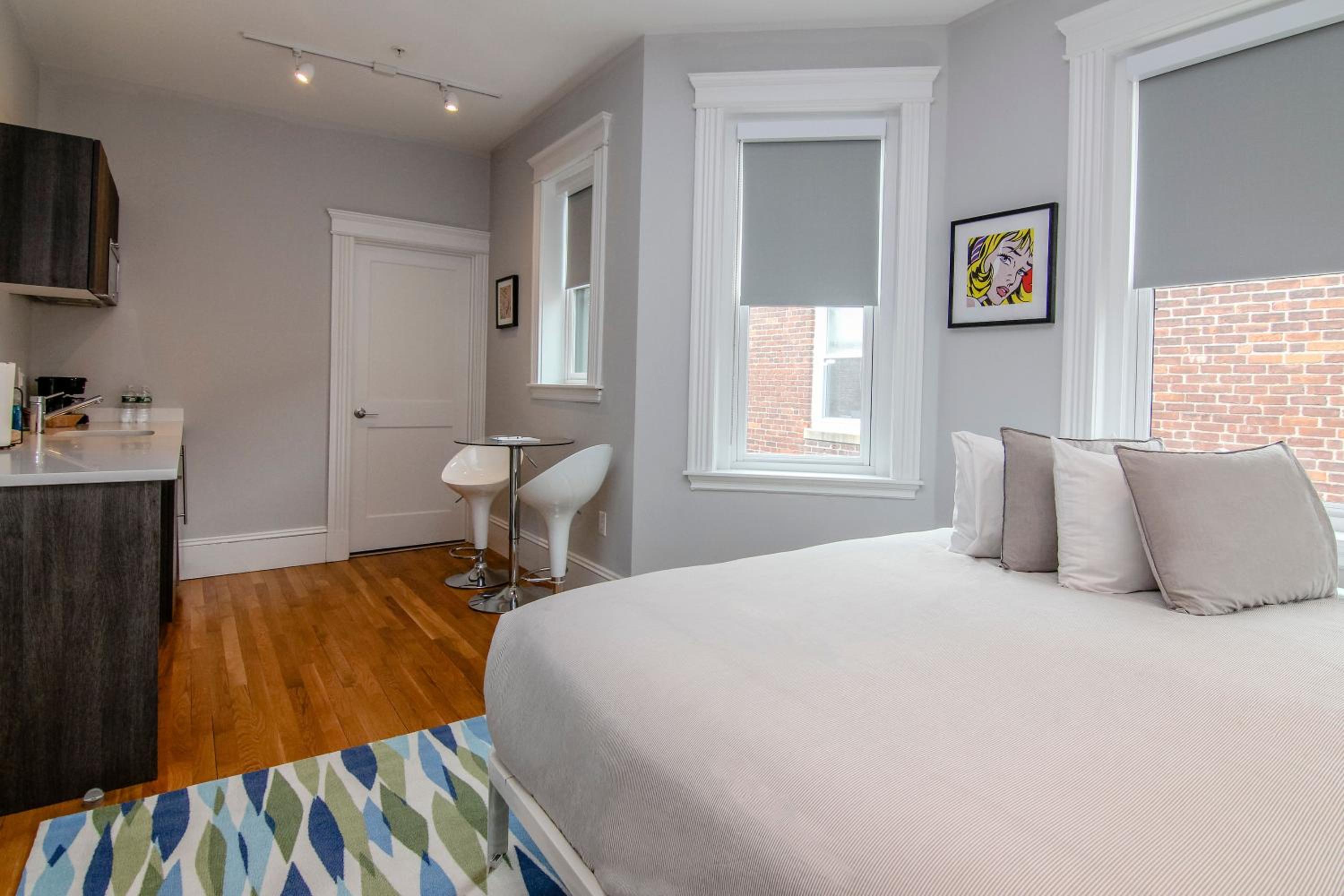 One-Bedroom Apartment - Photo 4